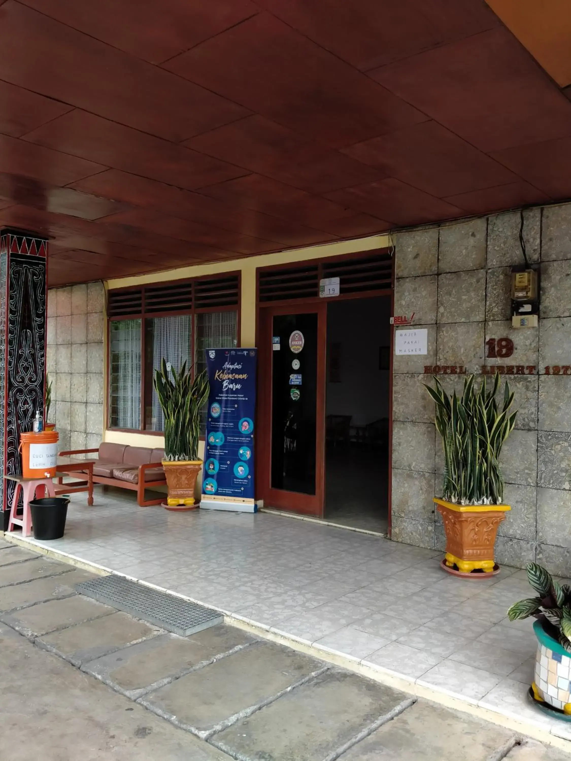 Property building in Hotel Olibert Parapat Ajibata Mitra RedDoorz Property building in Hotel Olibert Parapat Ajibata Mitra RedDoorz