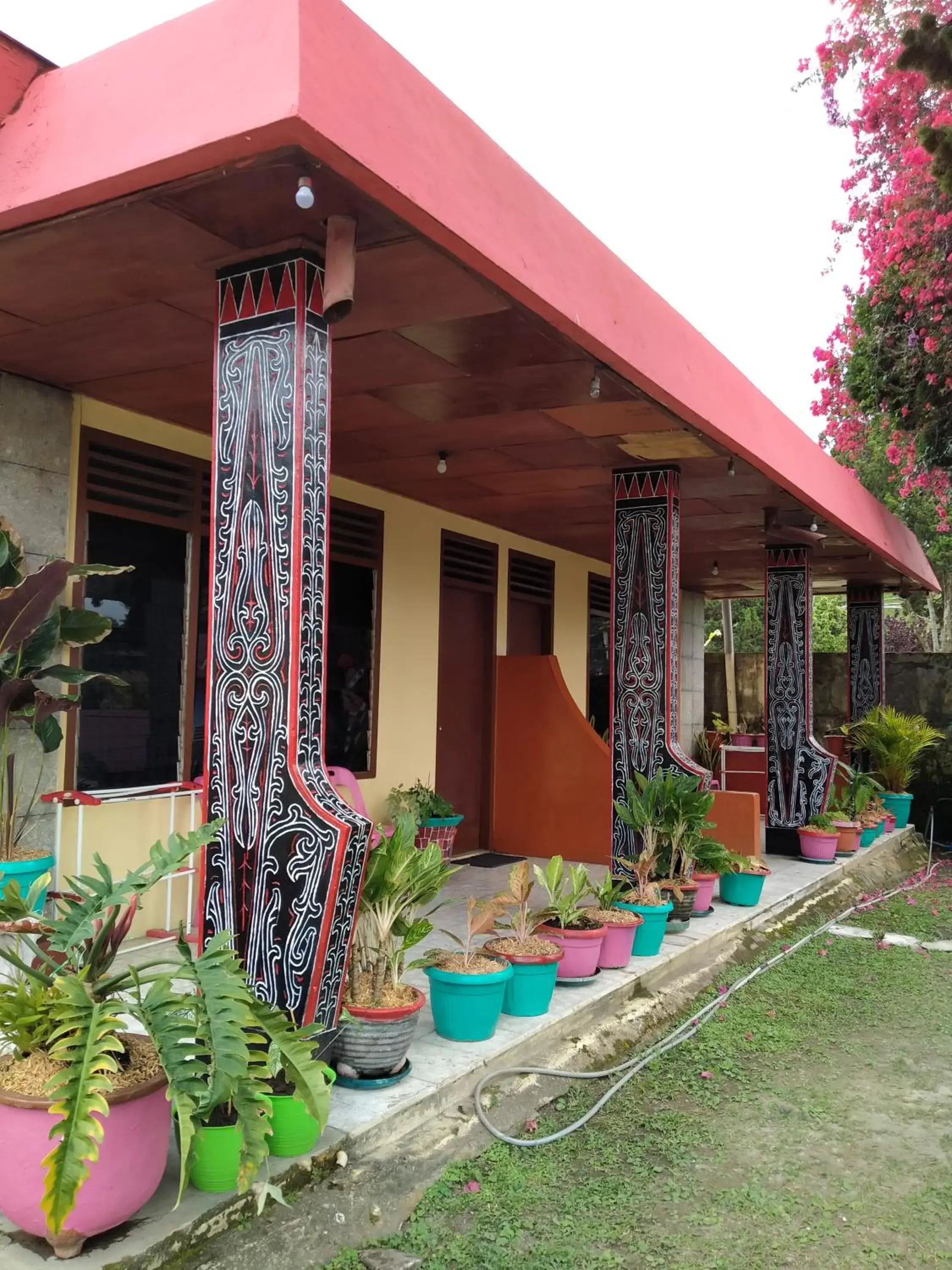 Property building in Hotel Olibert Parapat Ajibata Mitra RedDoorz Property building in Hotel Olibert Parapat Ajibata Mitra RedDoorz