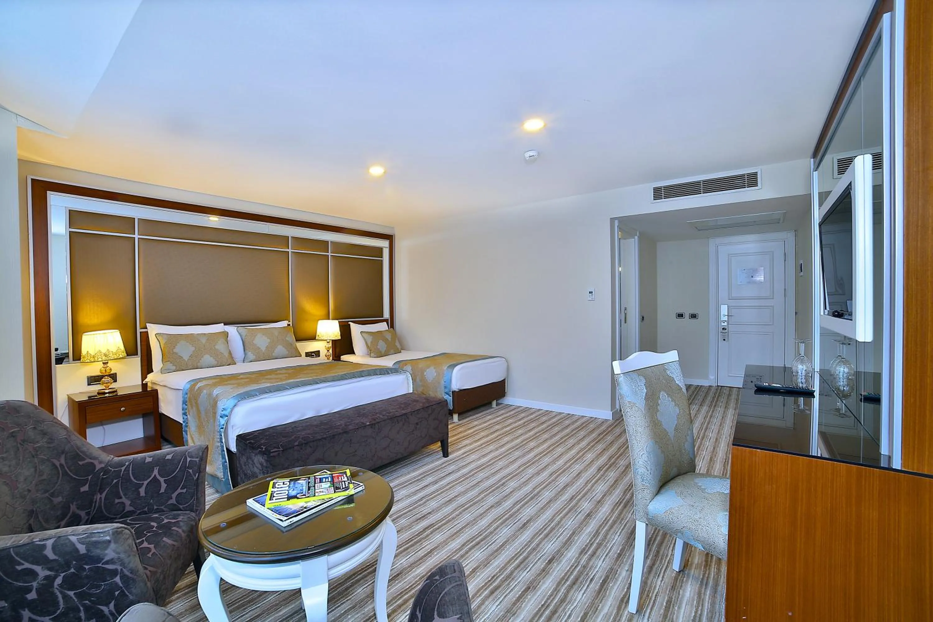 Photo of the whole room, Bed in Monaco Hotel