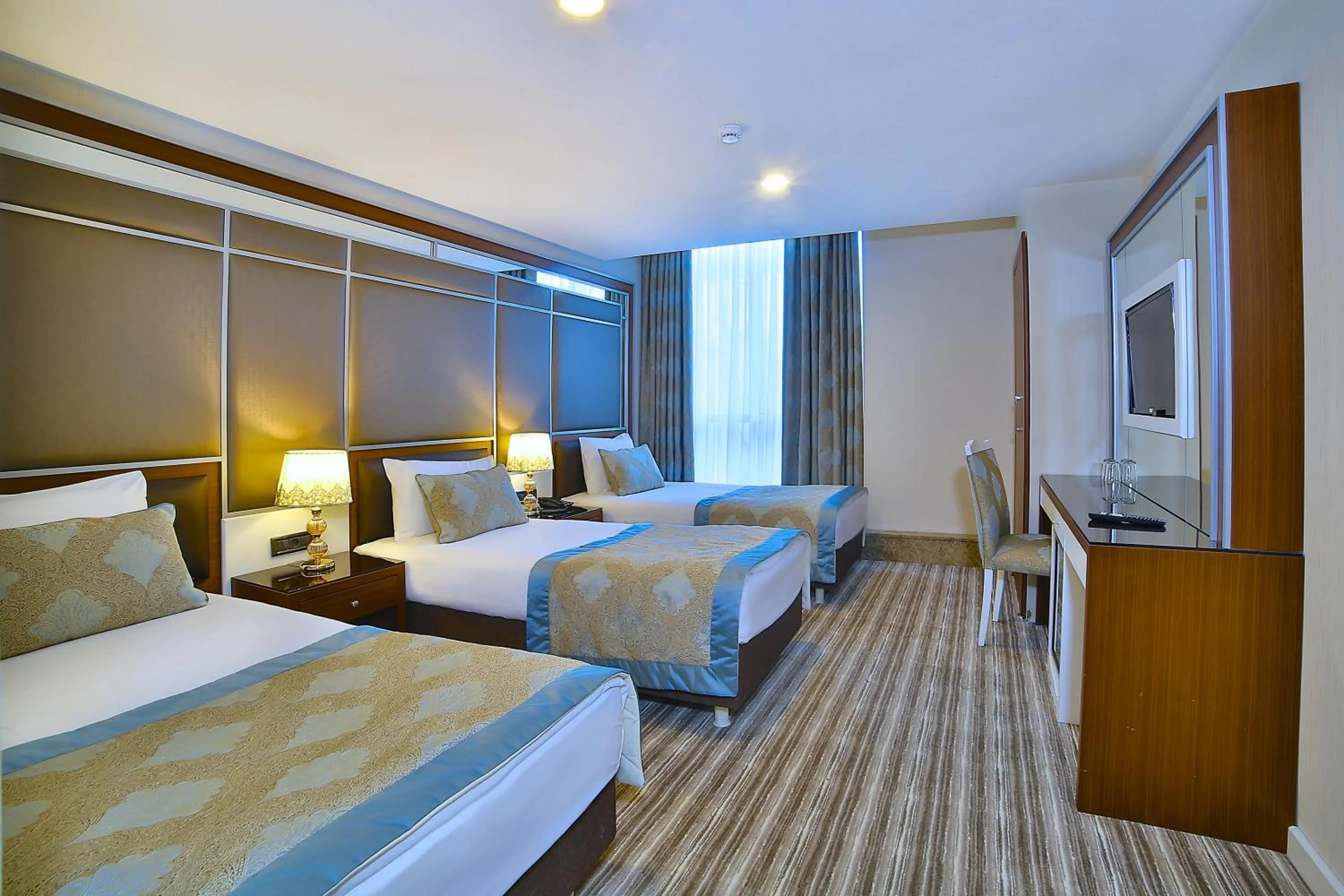 Photo of the whole room, Bed in Monaco Hotel