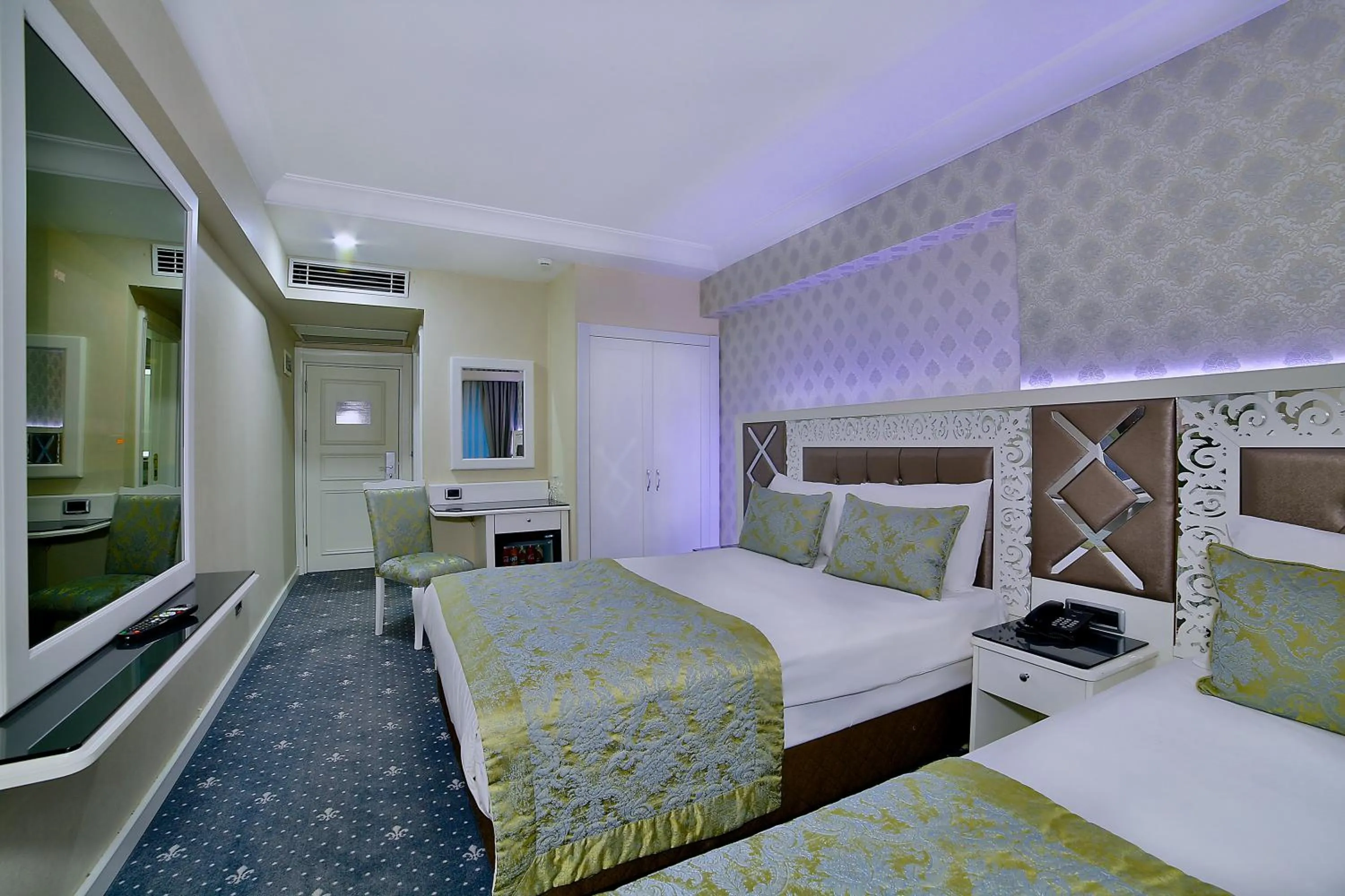 Photo of the whole room, Bed in Monaco Hotel