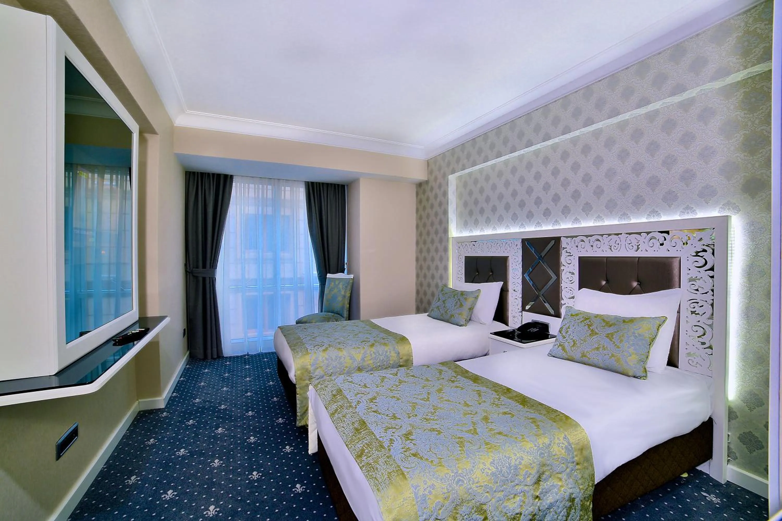 Photo of the whole room, Bed in Monaco Hotel