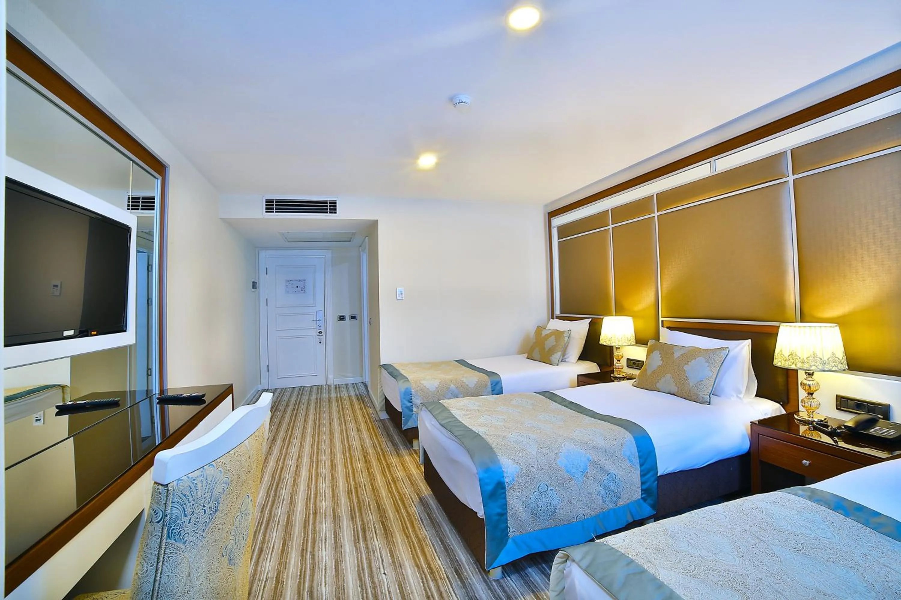 Photo of the whole room, Bed in Monaco Hotel