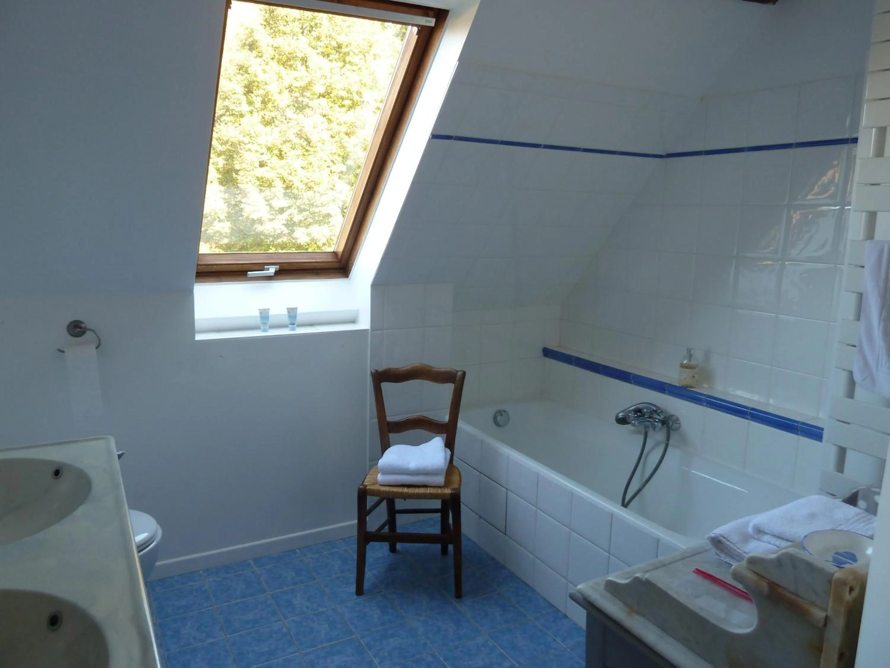 Bathroom in Gite et Chambres d'Hôtes Clos de Mondetour