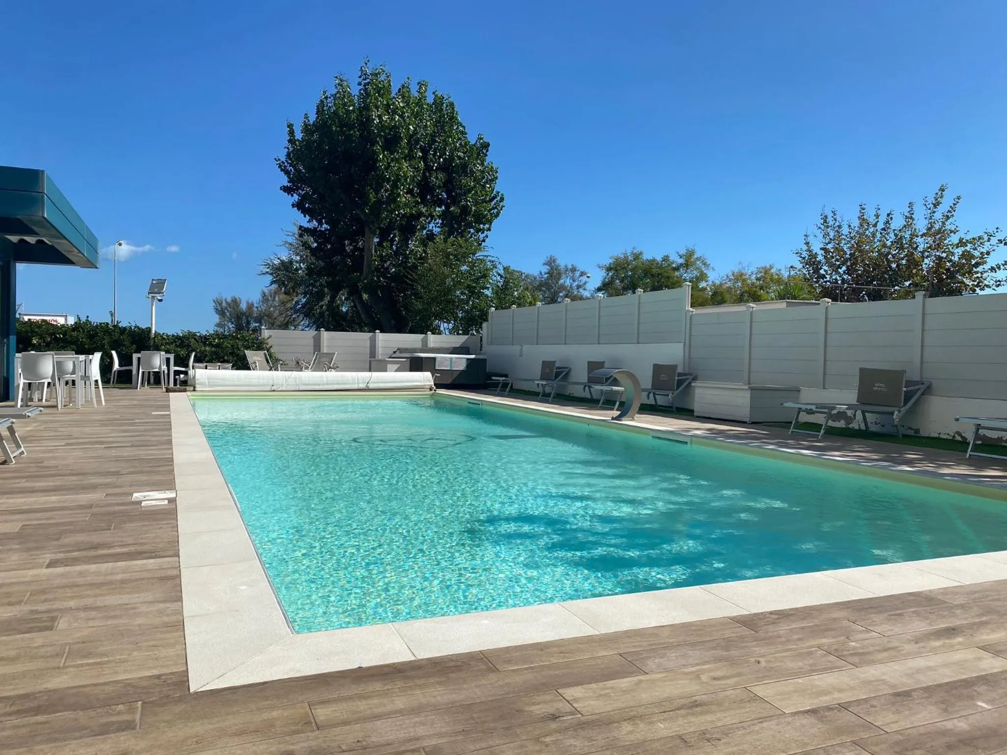 Pool view in Hotel Aristeo