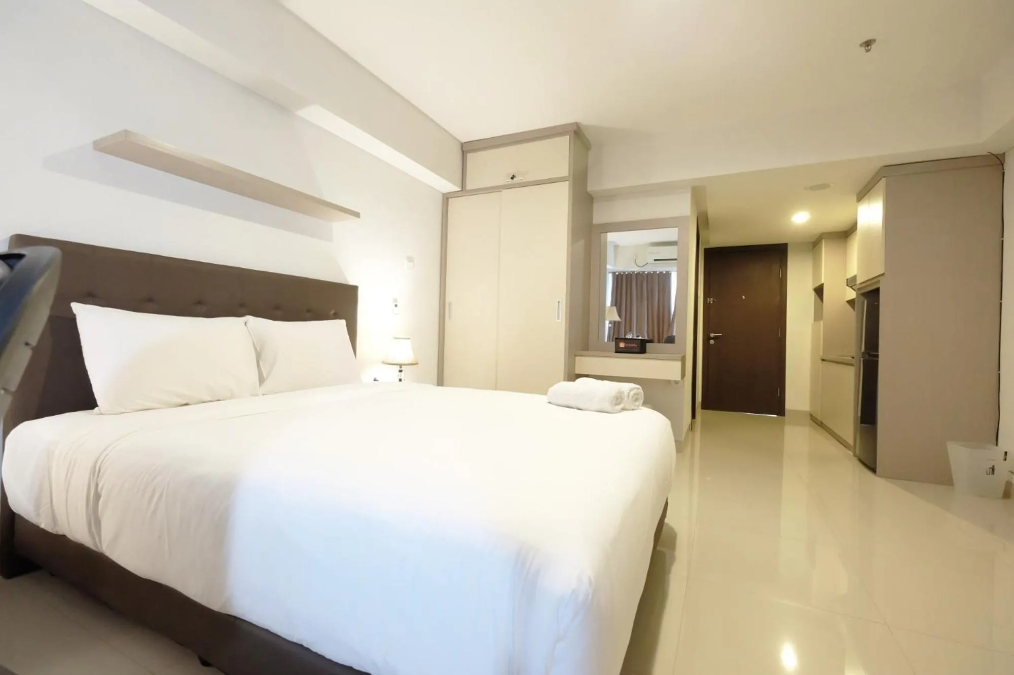 Best Price Minimalist Studio Apartment at The H Residence By Travelio