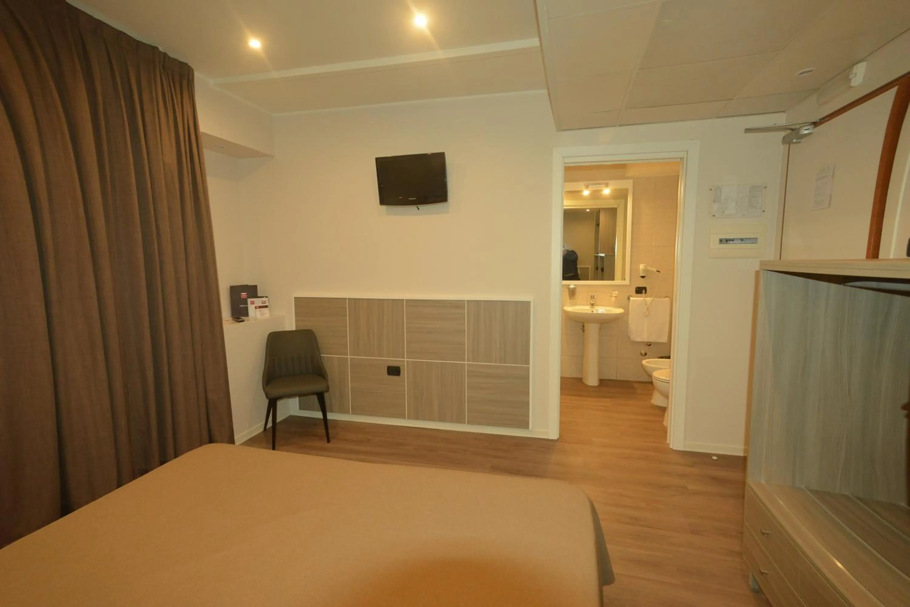 TV and multimedia, Bed in Hotel Tiempo