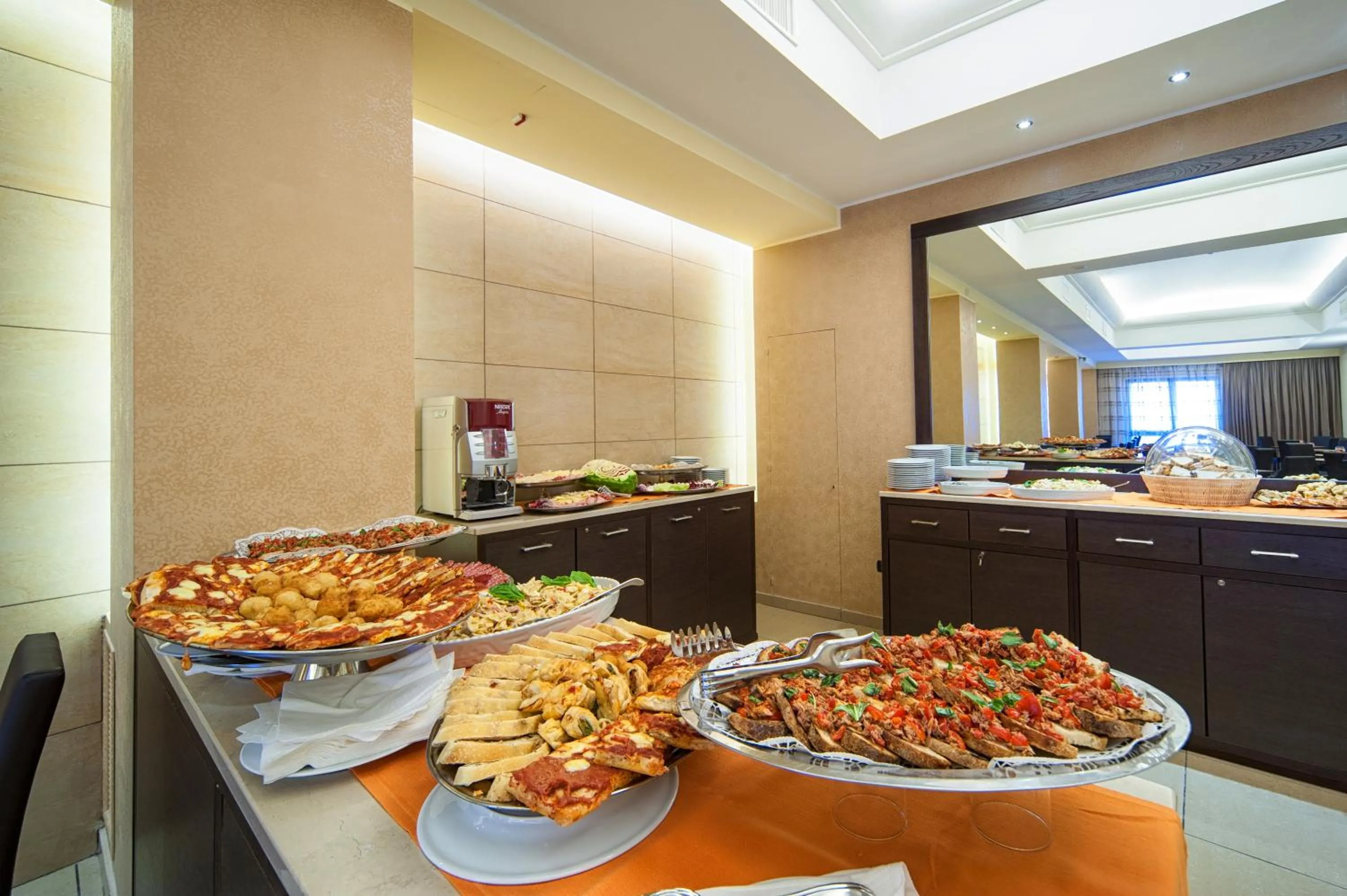 Food and drinks in Hotel Tiempo