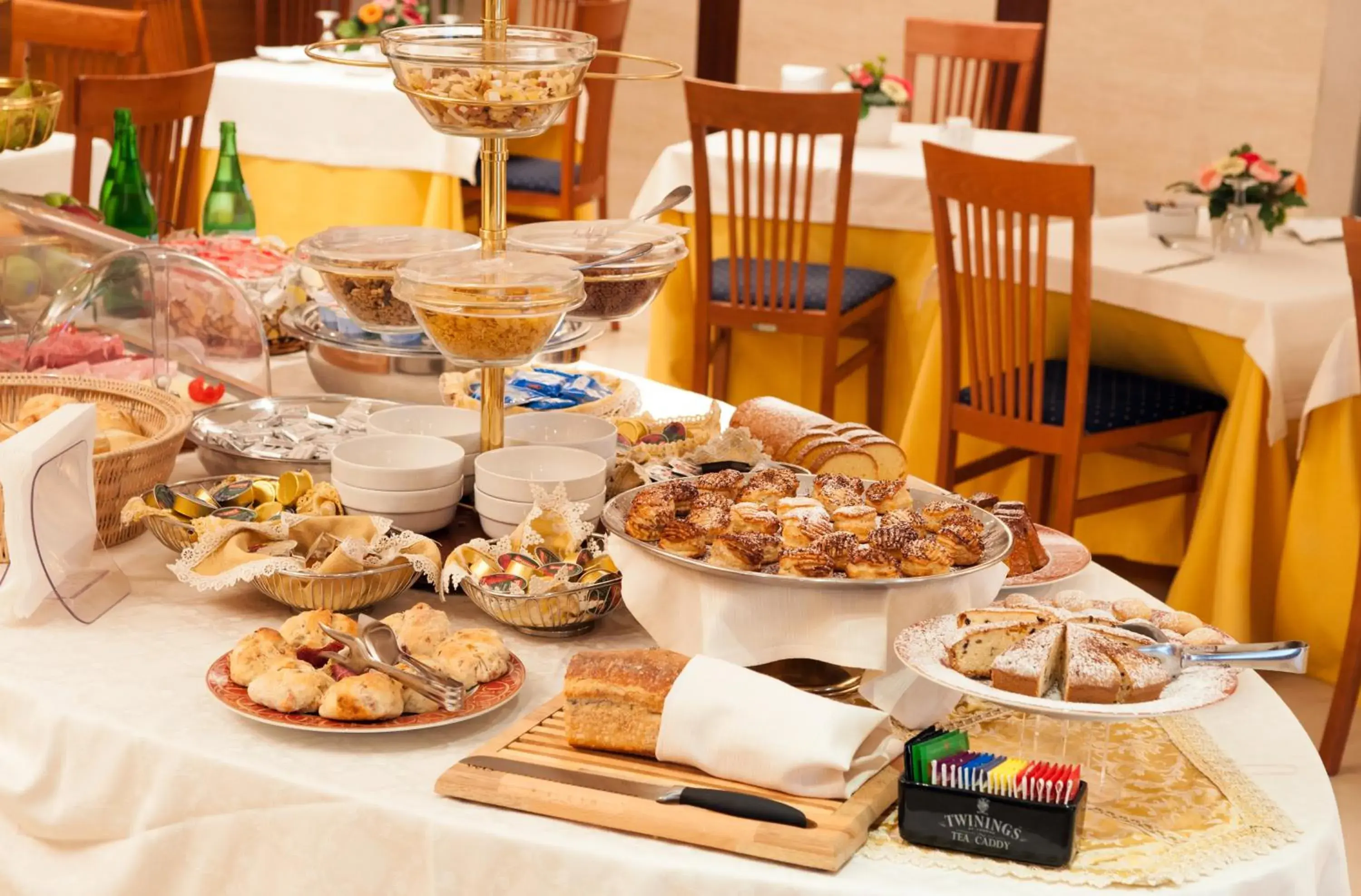 Buffet breakfast in Hotel Tiempo Buffet breakfast in Hotel Tiempo