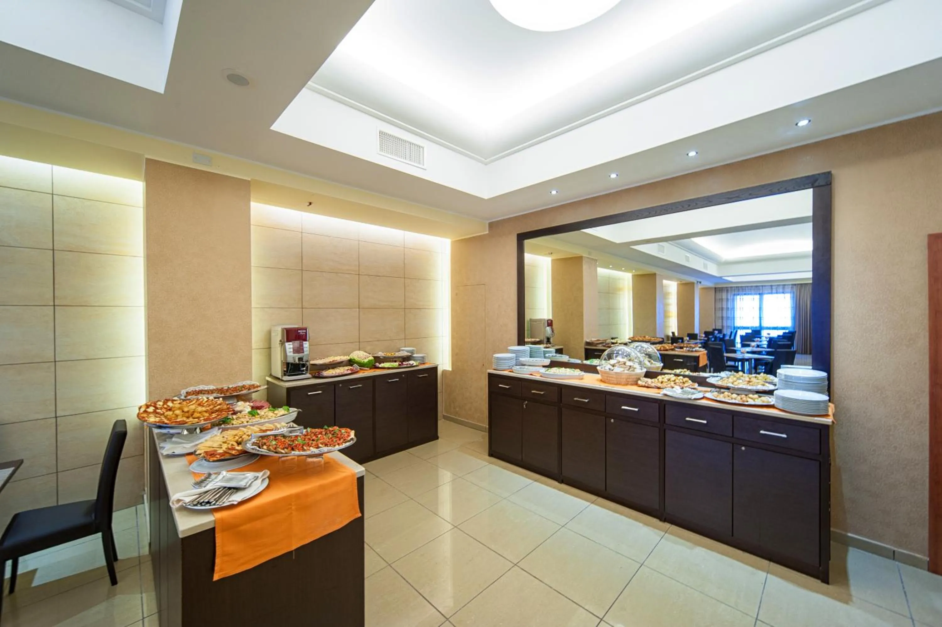 Restaurant/places to eat in Hotel Tiempo