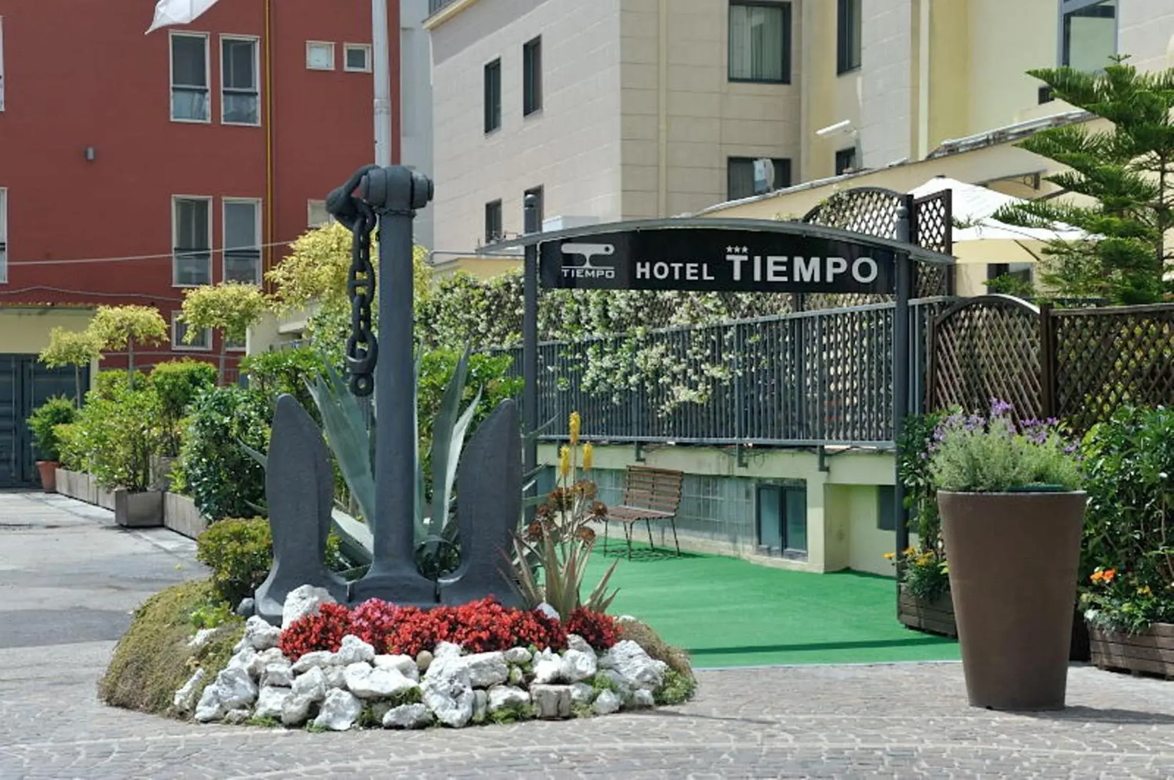 Facade/entrance in Hotel Tiempo Facade/entrance in Hotel Tiempo