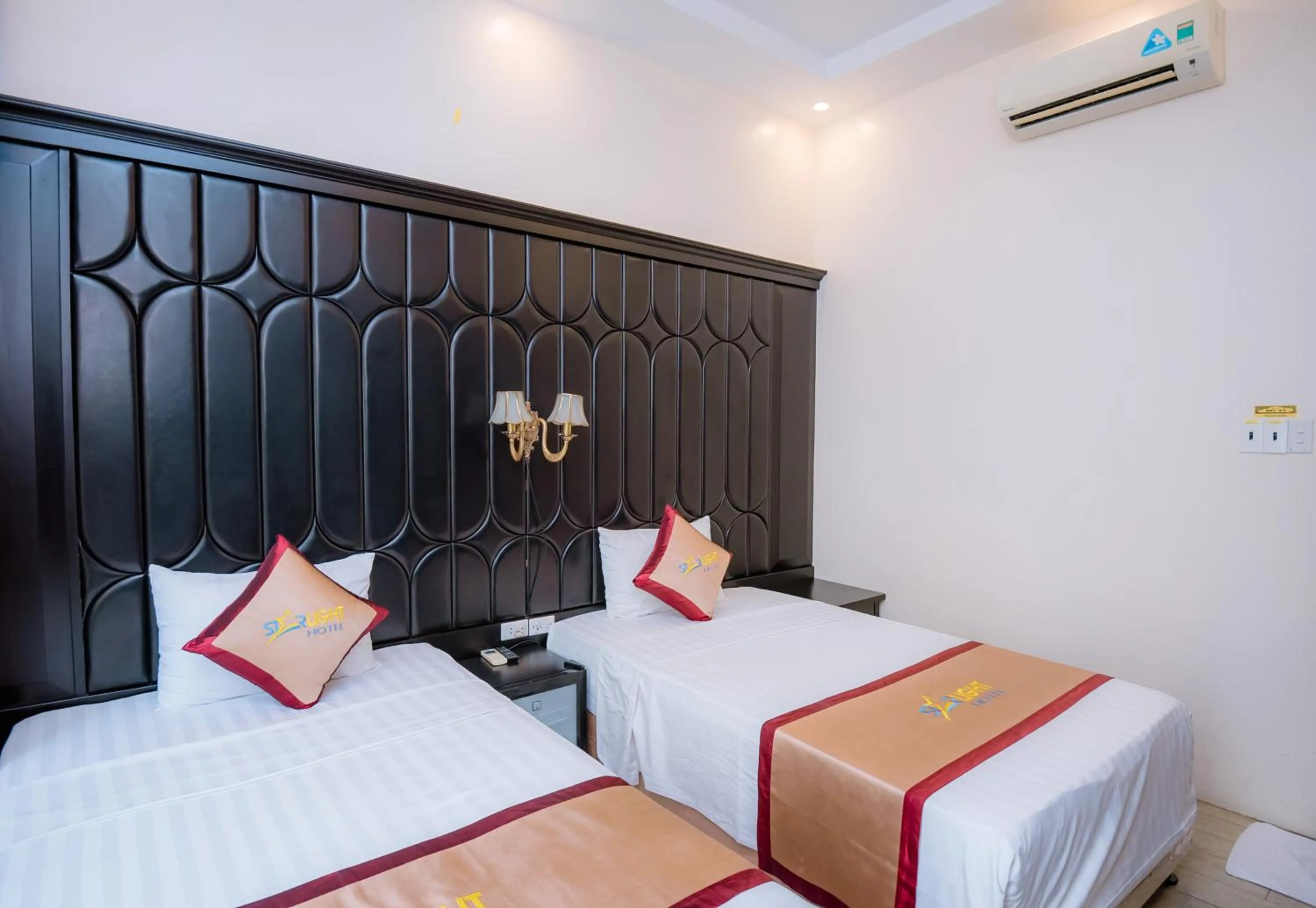 HaLong Starlight Inn & Travel