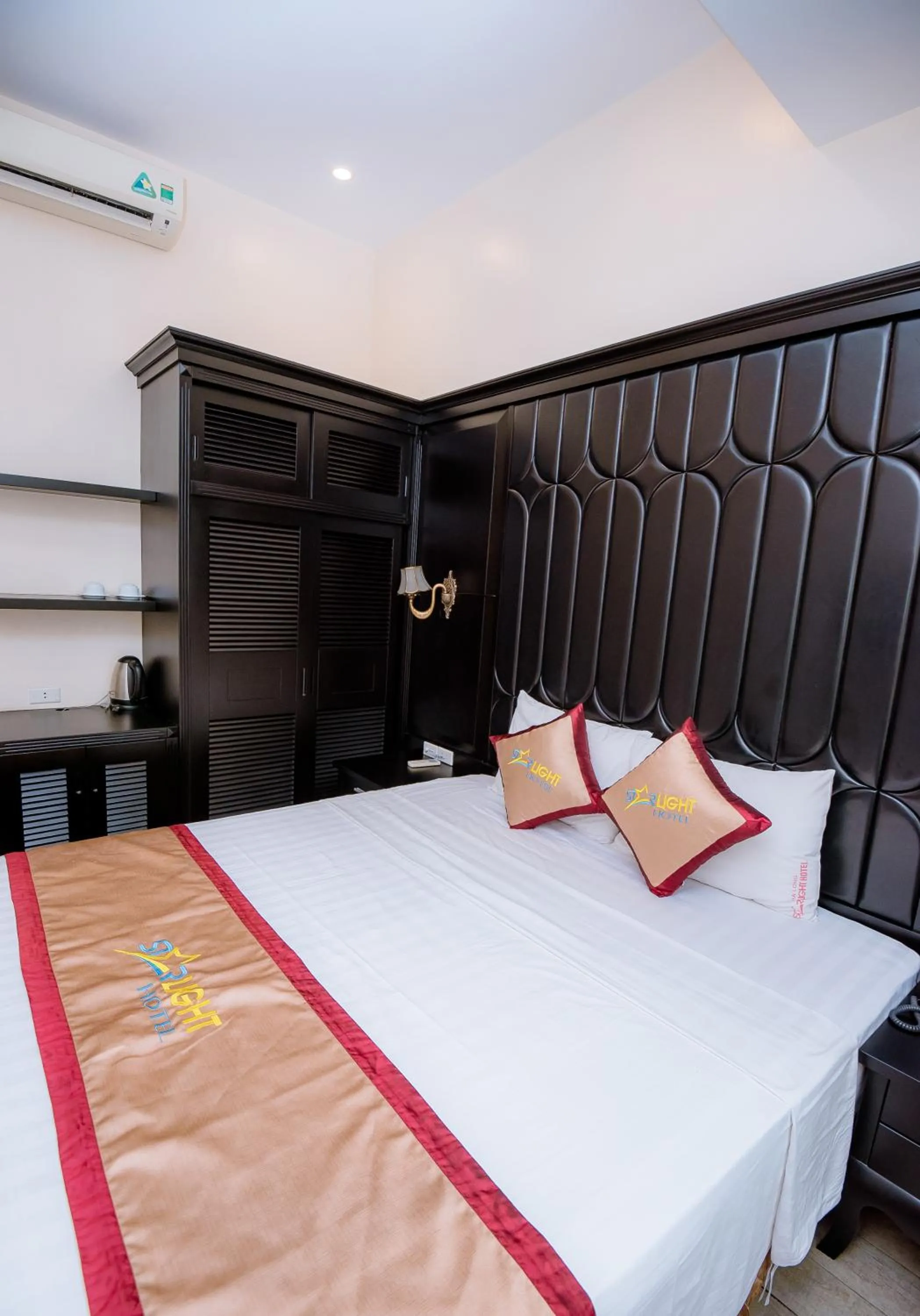 HaLong Starlight Inn & Travel