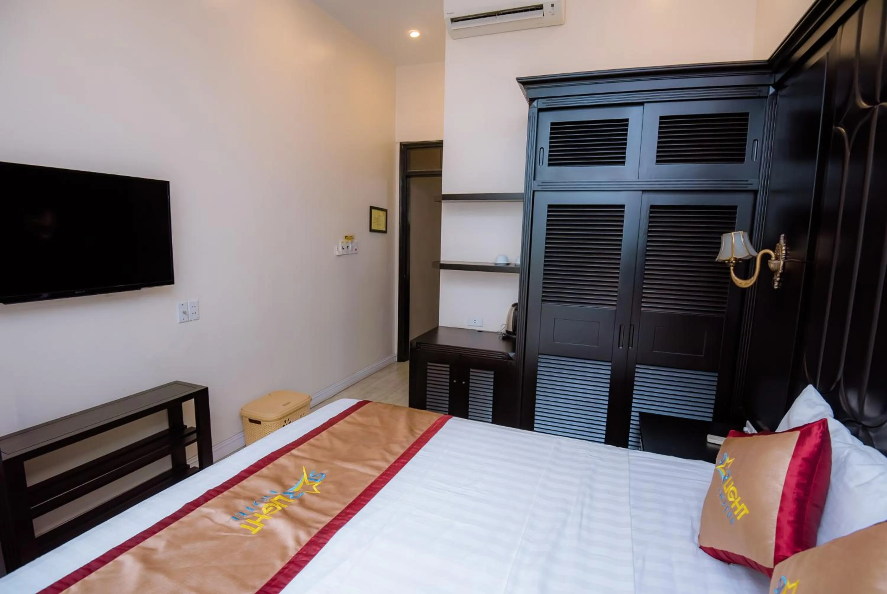 HaLong Starlight Inn & Travel