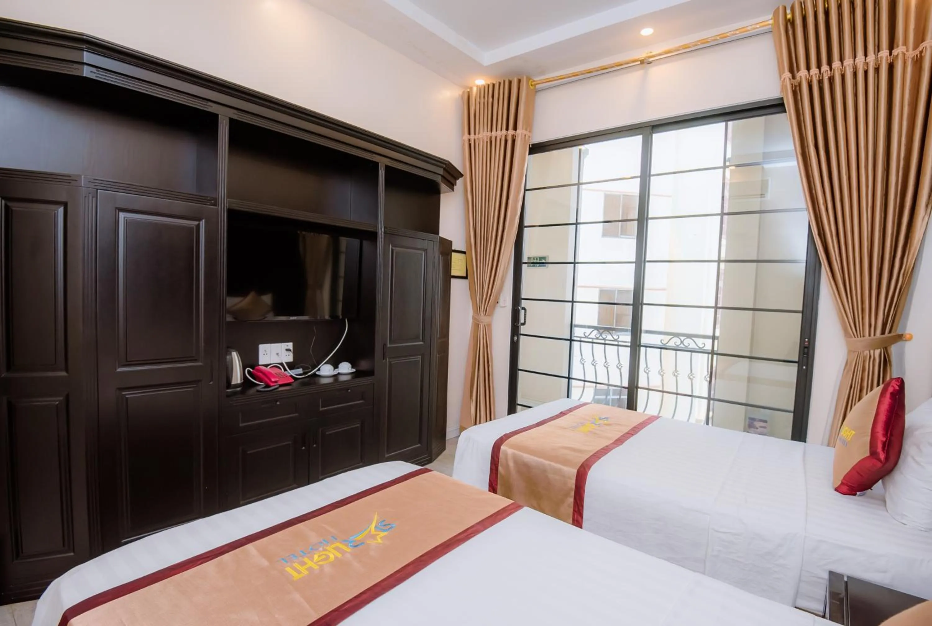 HaLong Starlight Inn & Travel