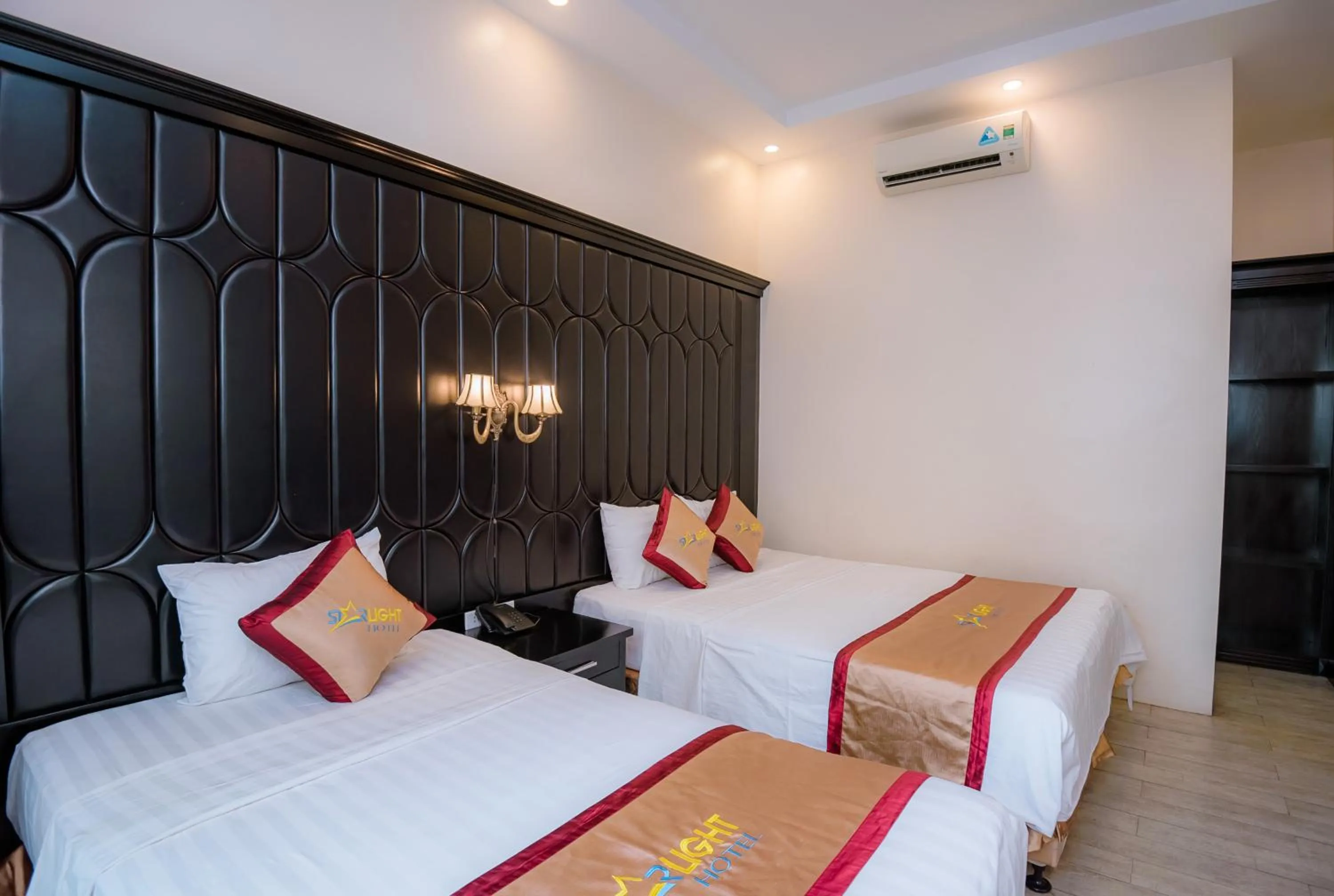 HaLong Starlight Inn & Travel