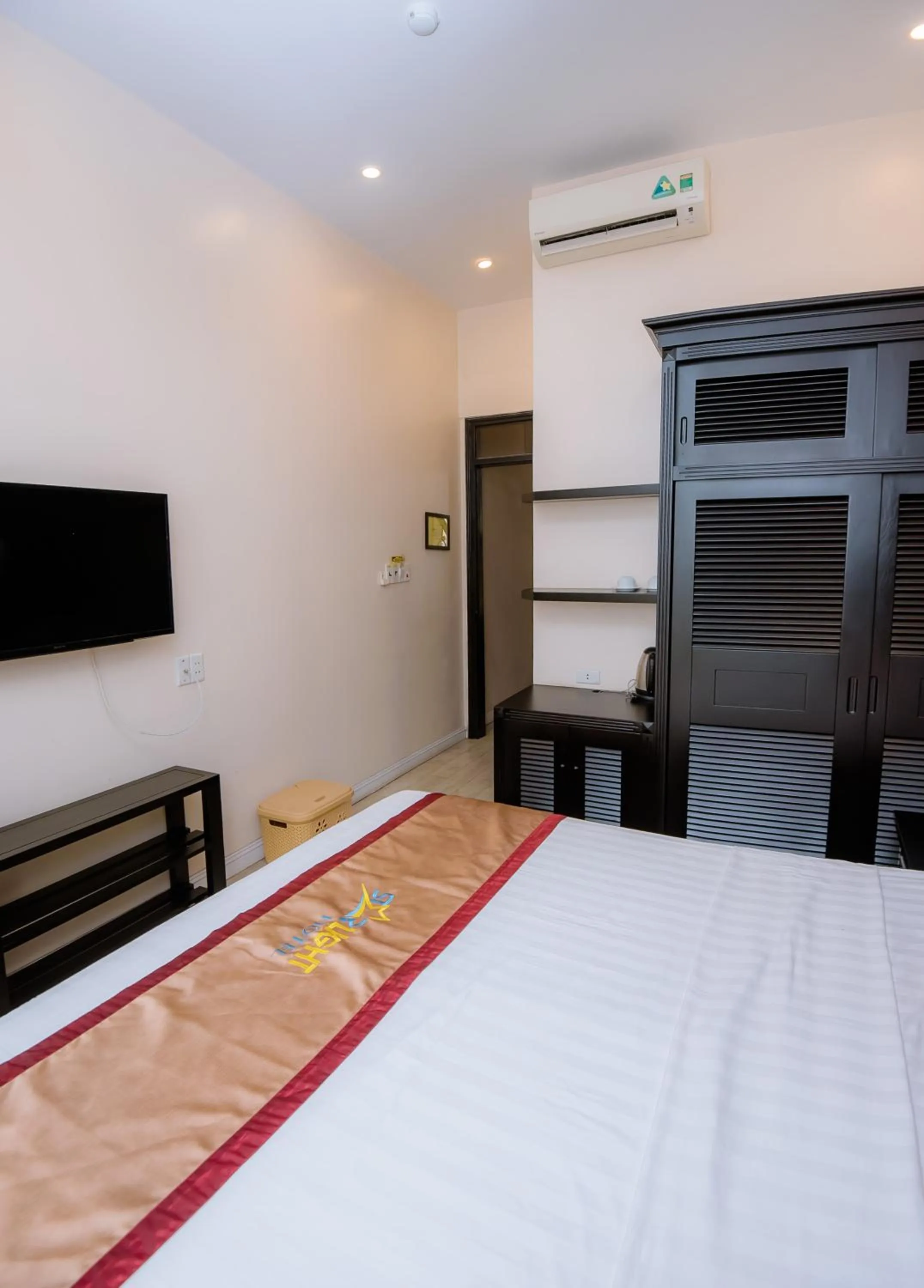 HaLong Starlight Inn & Travel