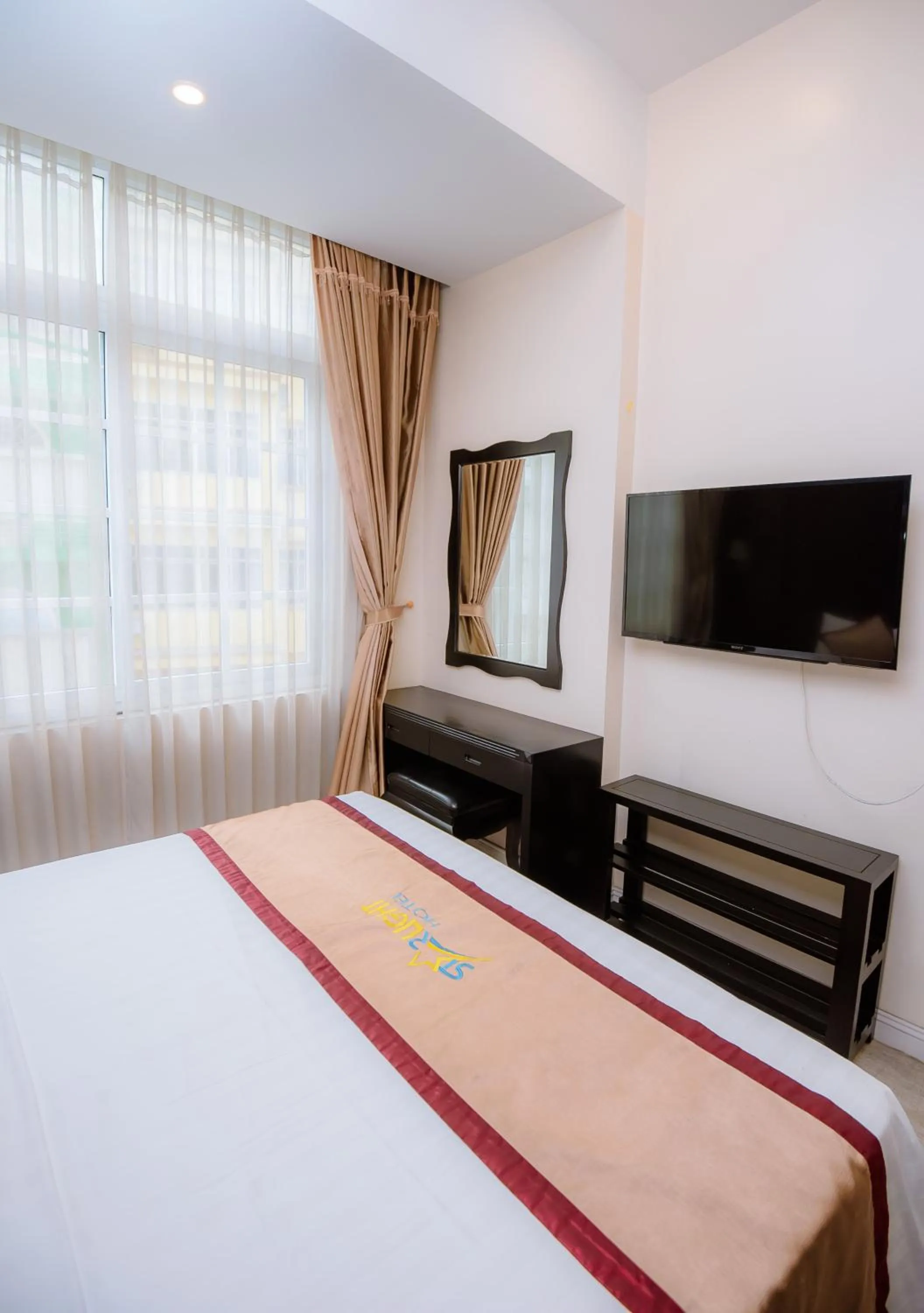 HaLong Starlight Inn & Travel