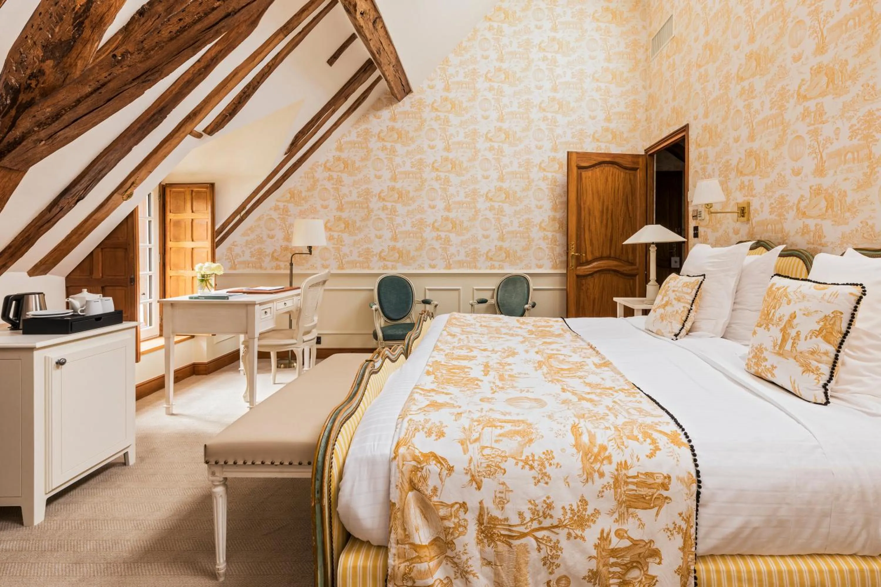 Bedroom, Bed in Les Hauts de Loire Relais & Châteaux