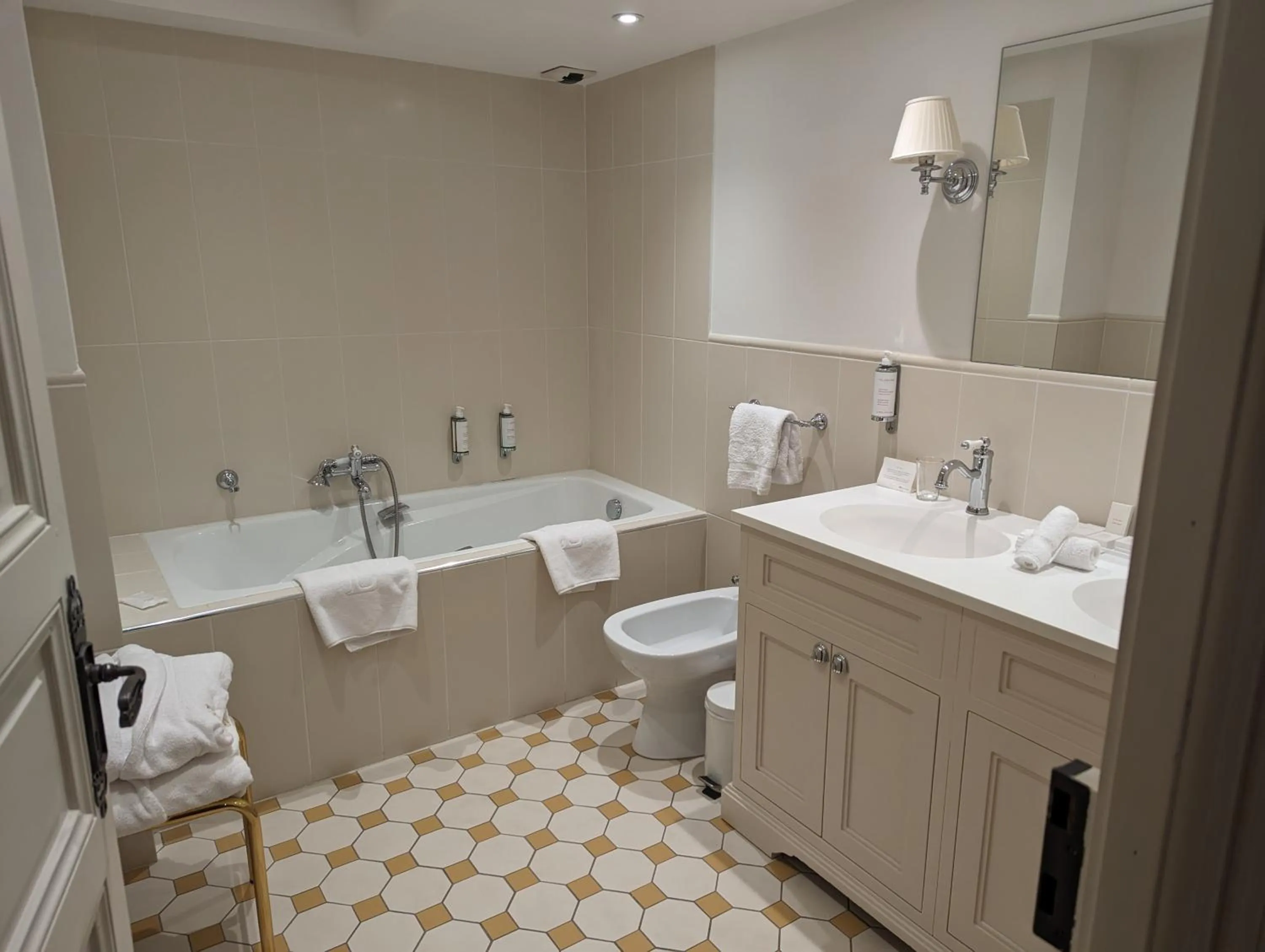 Bathroom in Les Hauts de Loire Relais & Châteaux