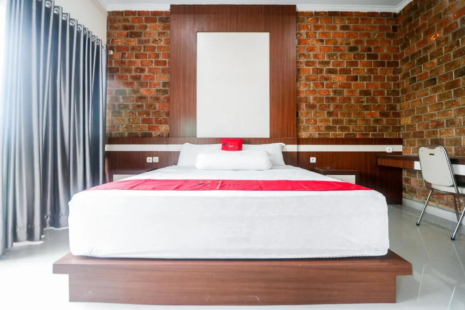 Bedroom, Bed in RedDoorz Plus near Kualanamu Airport Medan Bedroom, Bed in RedDoorz Plus near Kualanamu Airport Medan