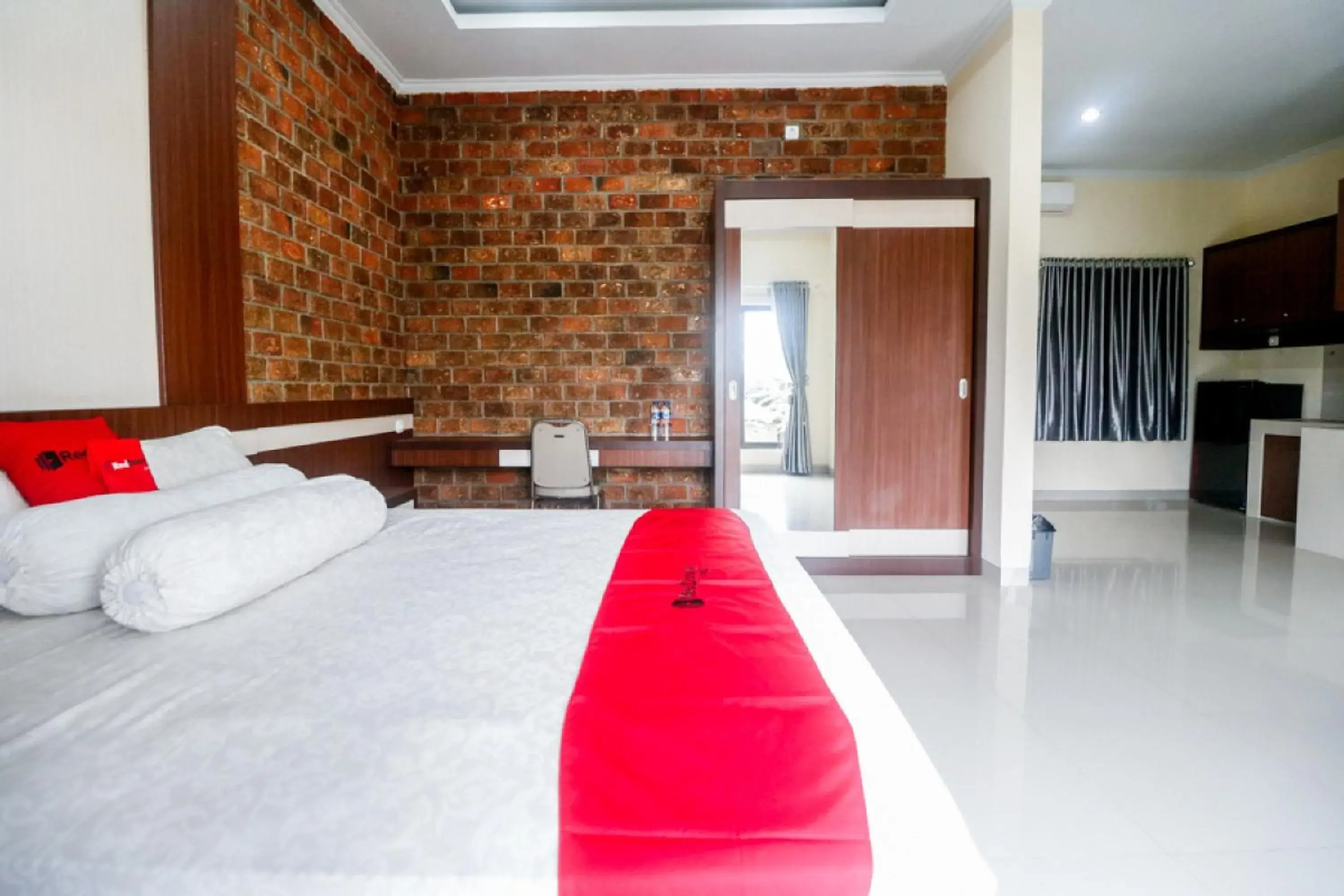 Bed in RedDoorz Plus near Kualanamu Airport Medan Bed in RedDoorz Plus near Kualanamu Airport Medan