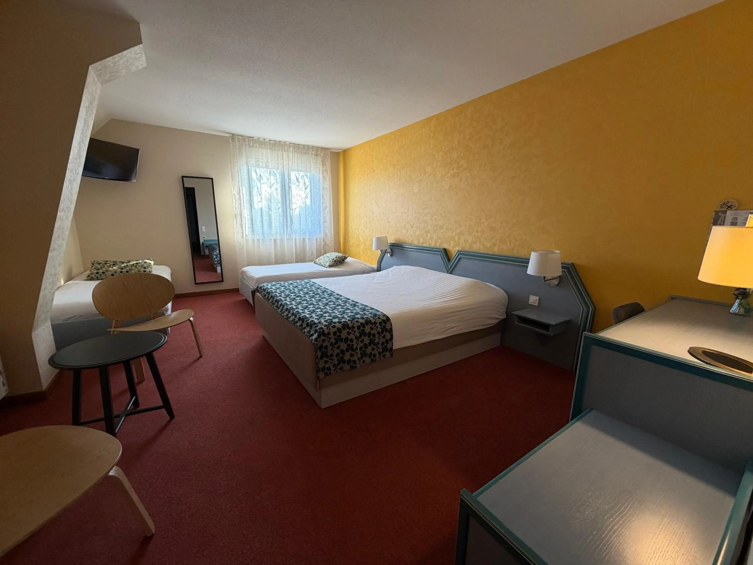 Photo of the whole room, Bed in Au Relais de l'Ill