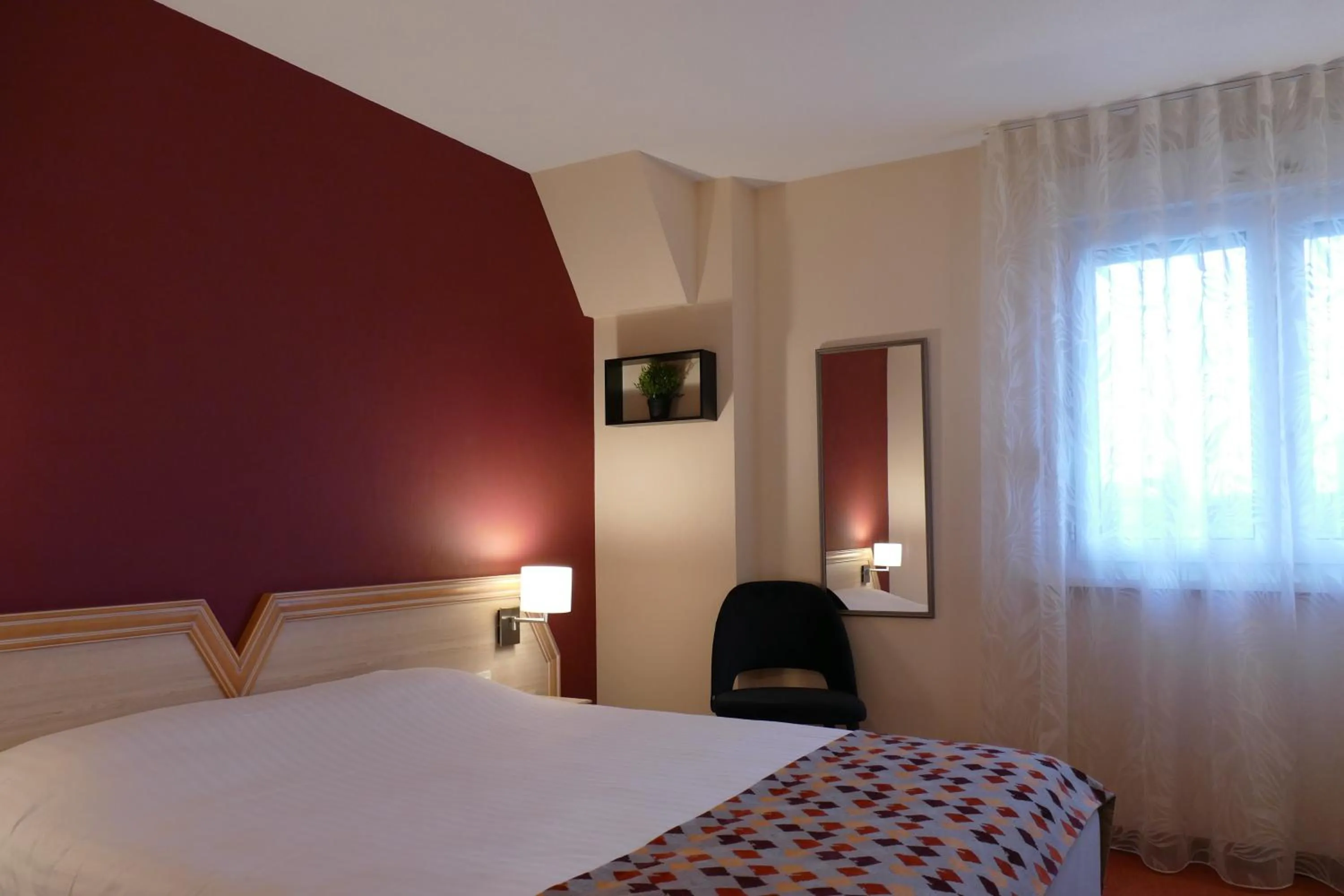 Photo of the whole room, Bed in Au Relais de l'Ill