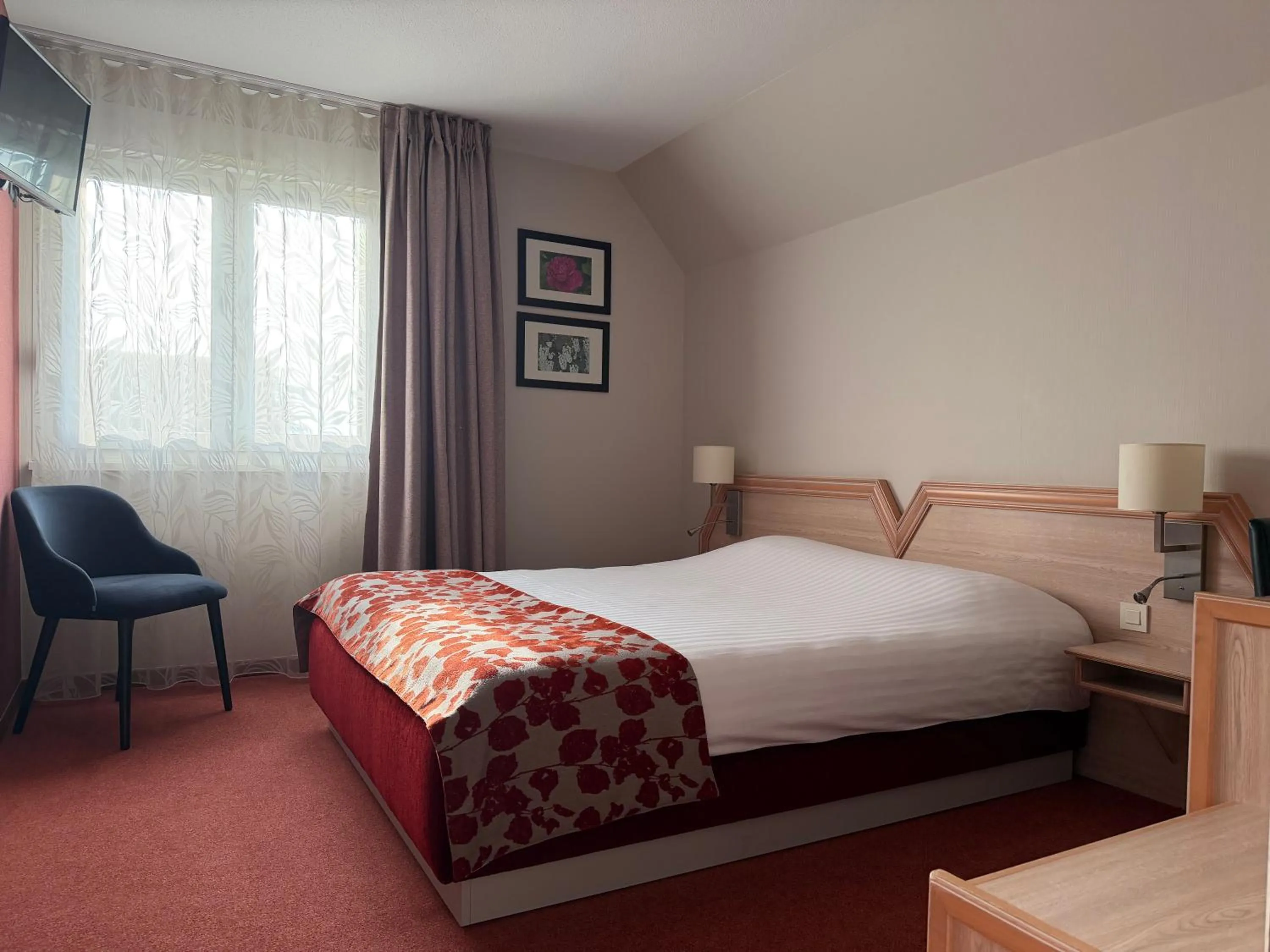 Photo of the whole room, Bed in Au Relais de l'Ill