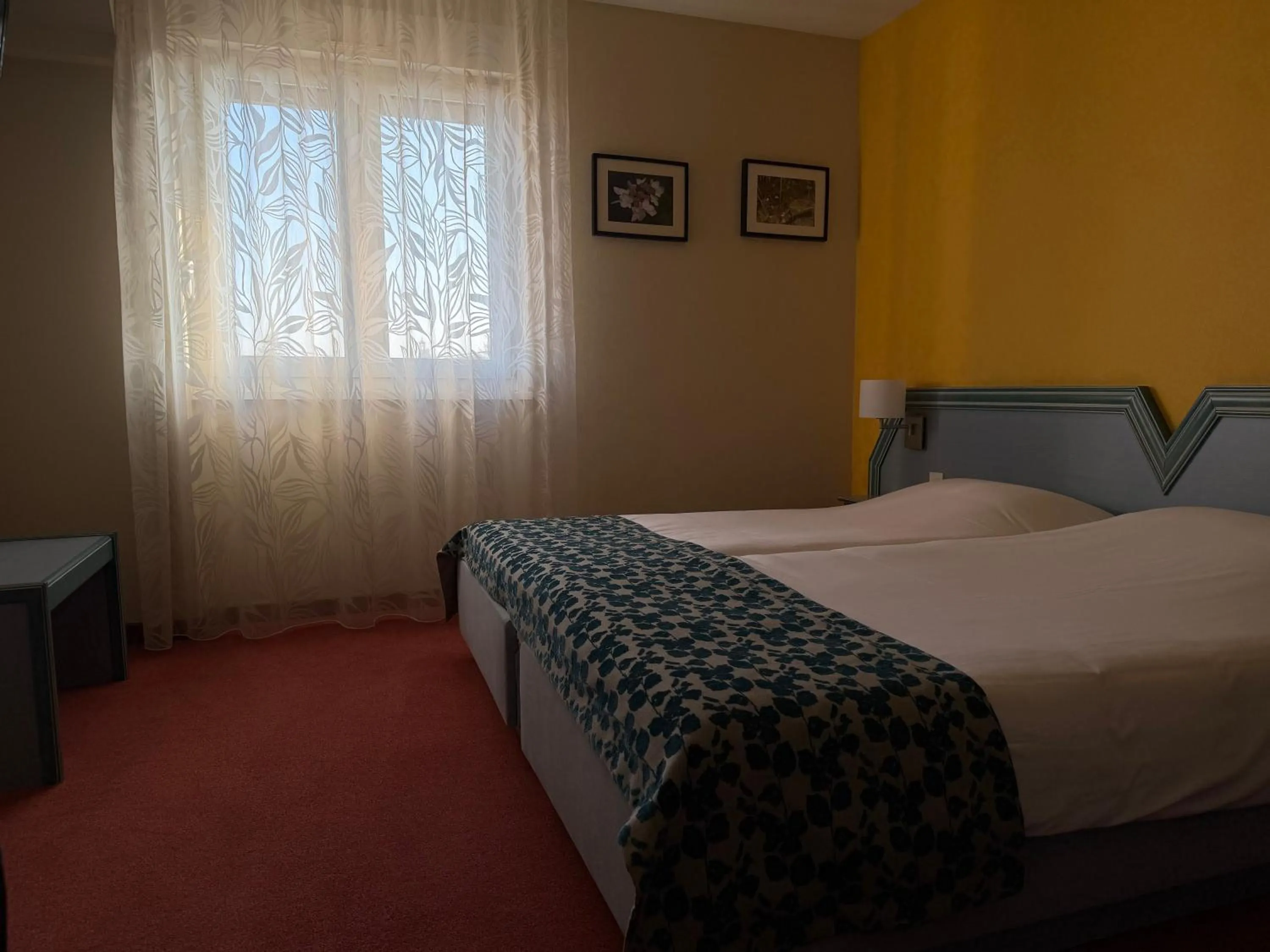 Photo of the whole room, Bed in Au Relais de l'Ill