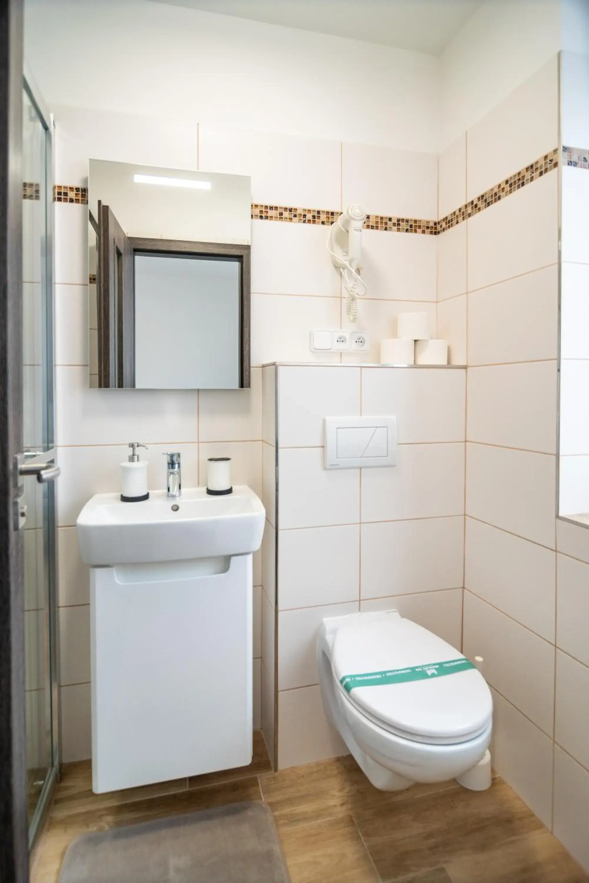 Twin Room with Extra Bed in Mikulov - Inn - hotel s vinným sklepem Venuše Twin Room with Extra Bed in Mikulov - Inn - hotel s vinným sklepem Venuše