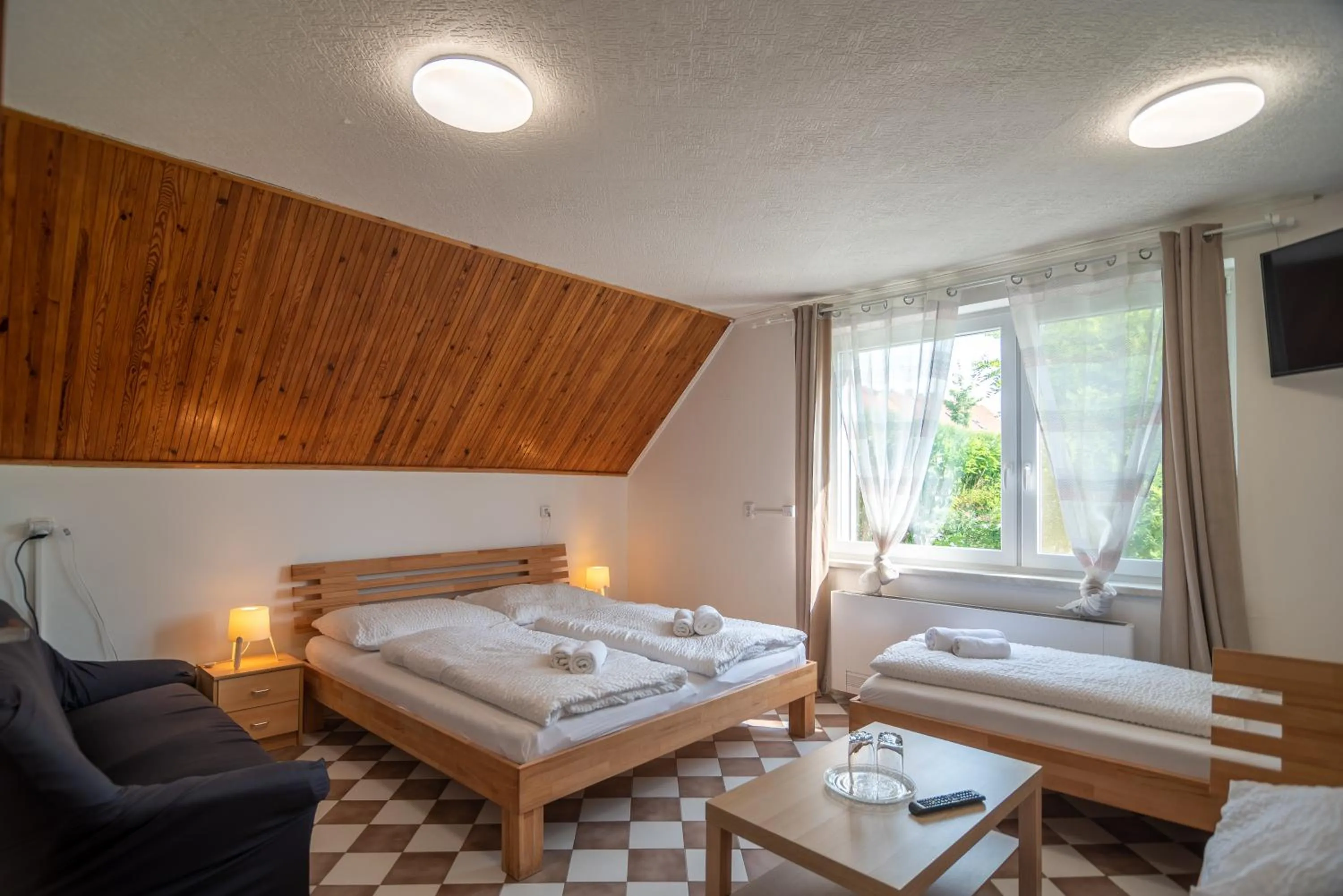 Bed in Mikulov - Inn - hotel s vinným sklepem Venuše