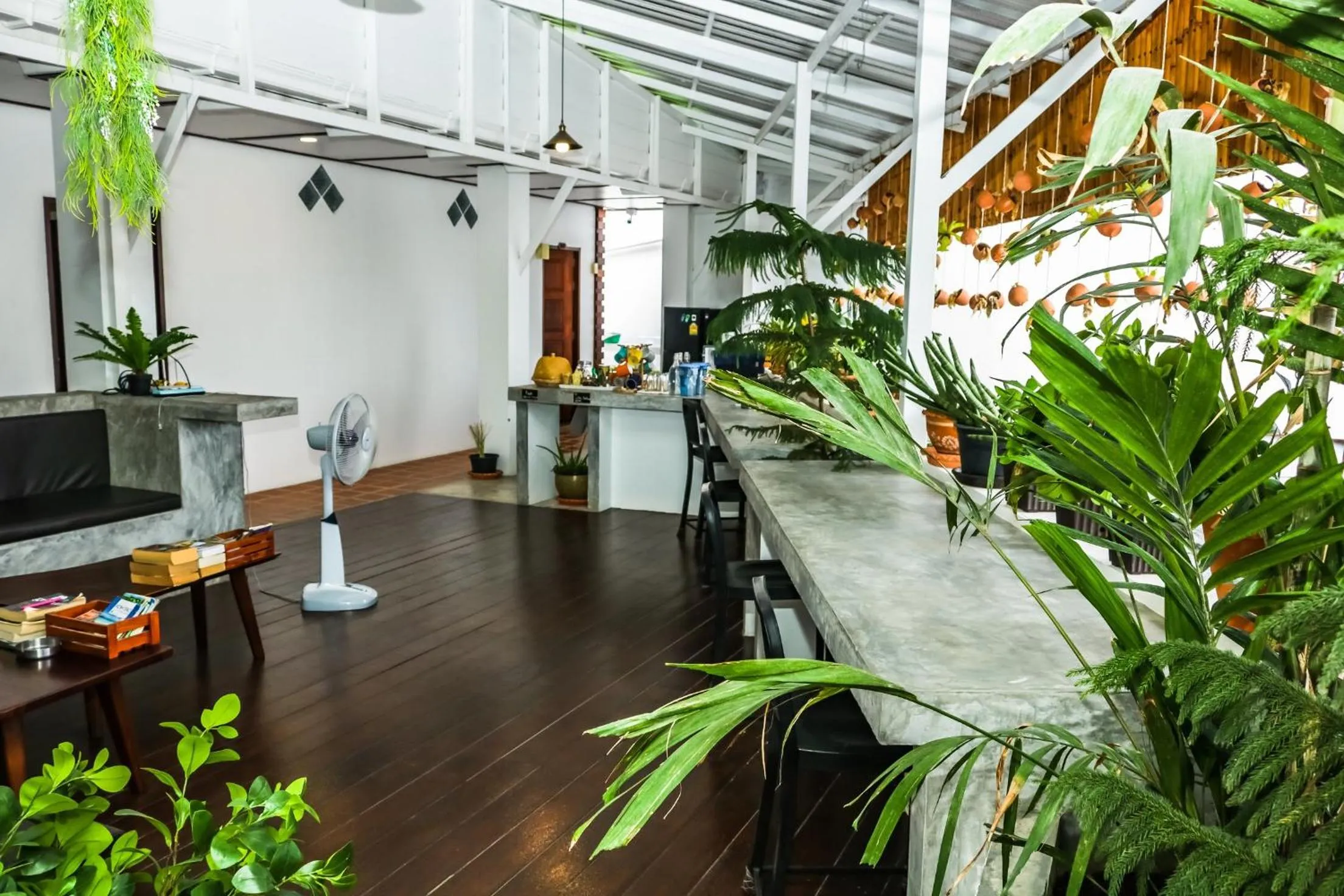 Restaurant/places to eat in The Sky Hometel