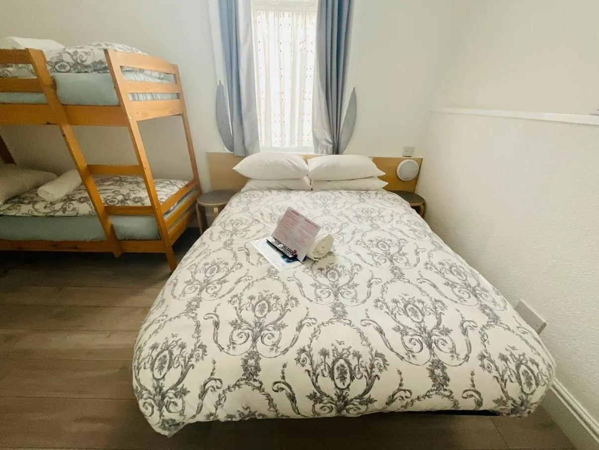 Bed in Danescourt Lodge