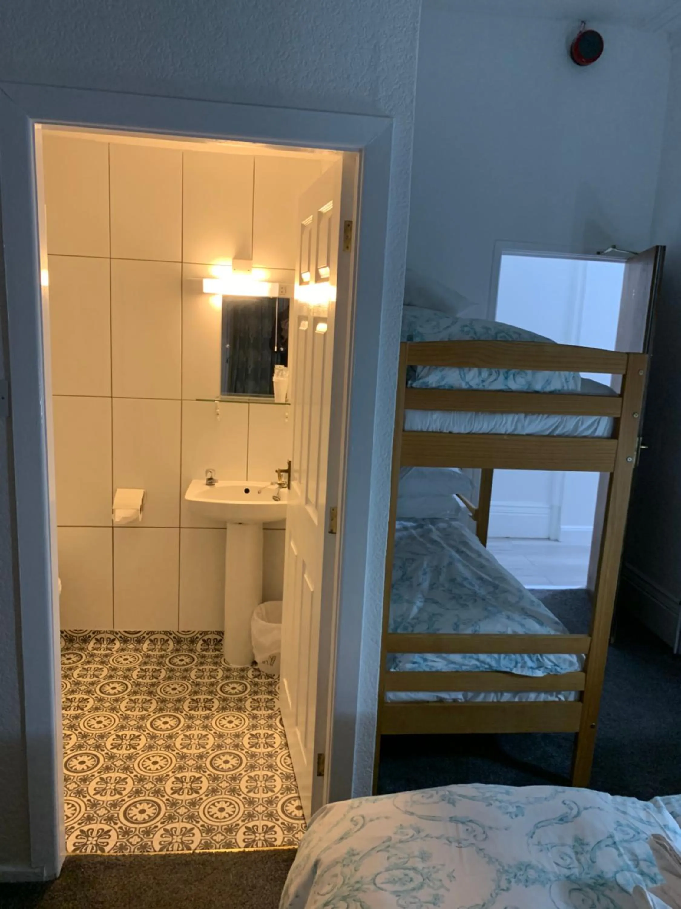 Family, Bed in Danescourt Lodge