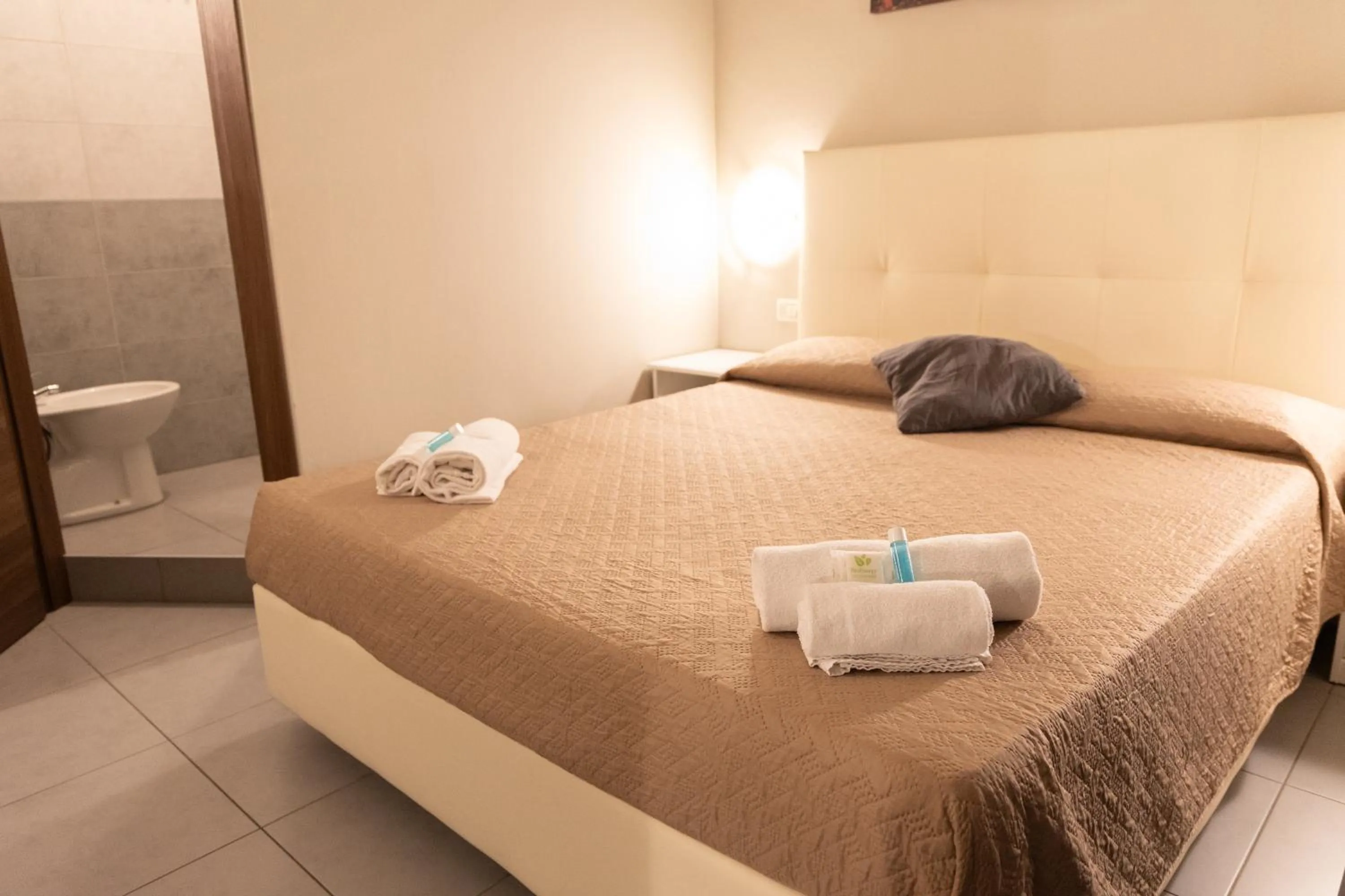 Bedroom, Bed in Golden Milano Hotel