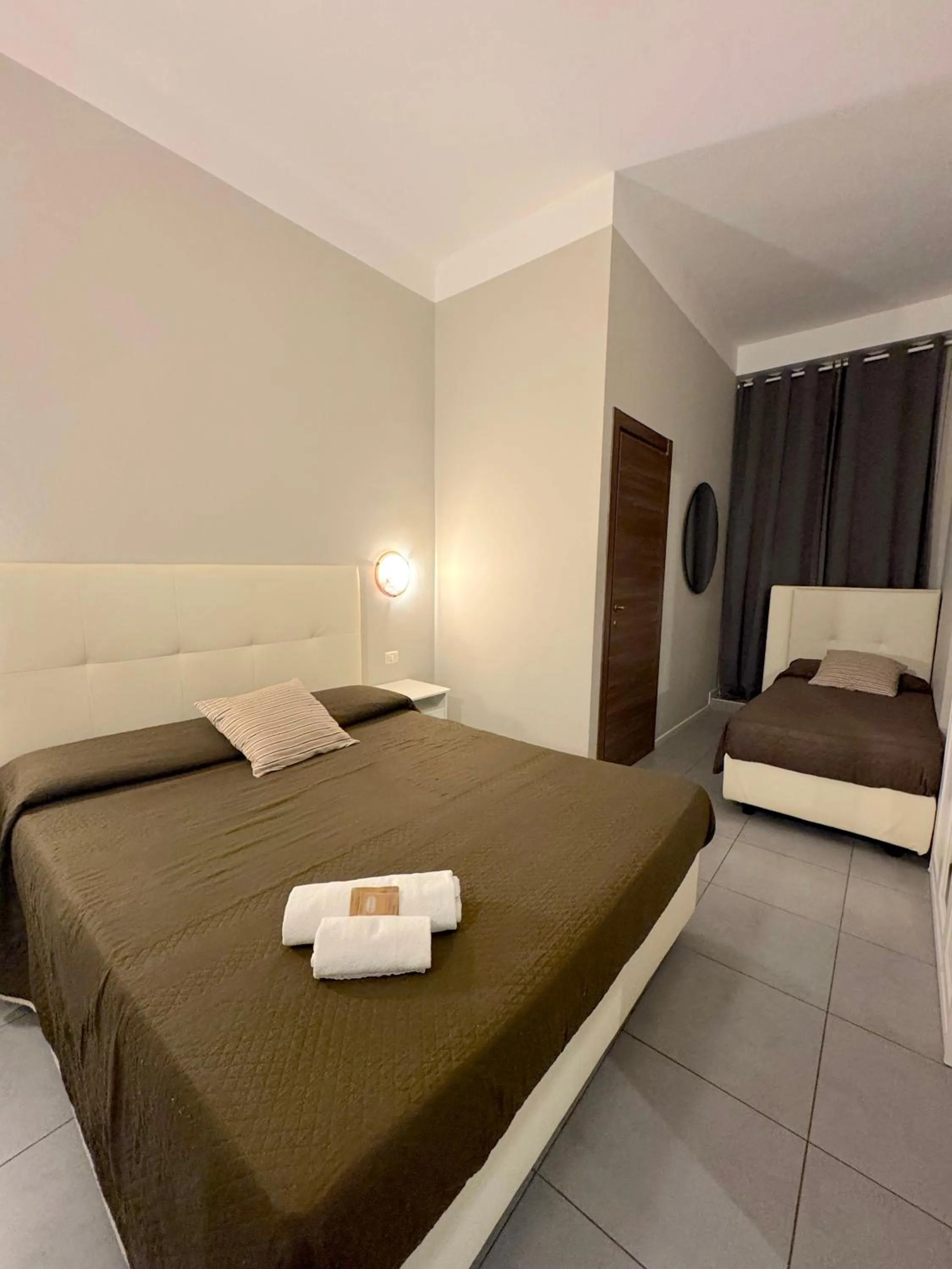 Bedroom, Bed in Golden Milano Hotel