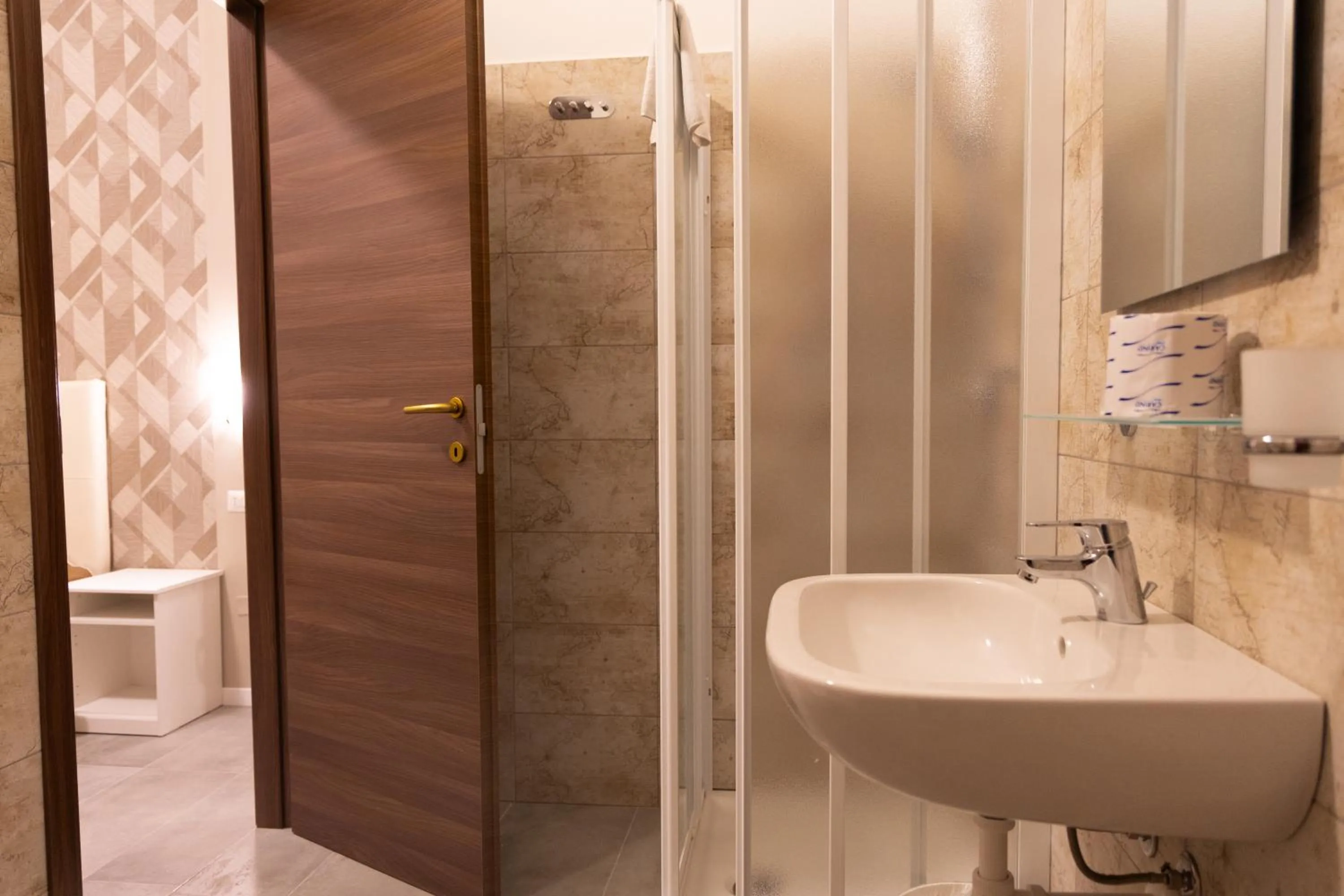 Bathroom in Golden Milano Hotel