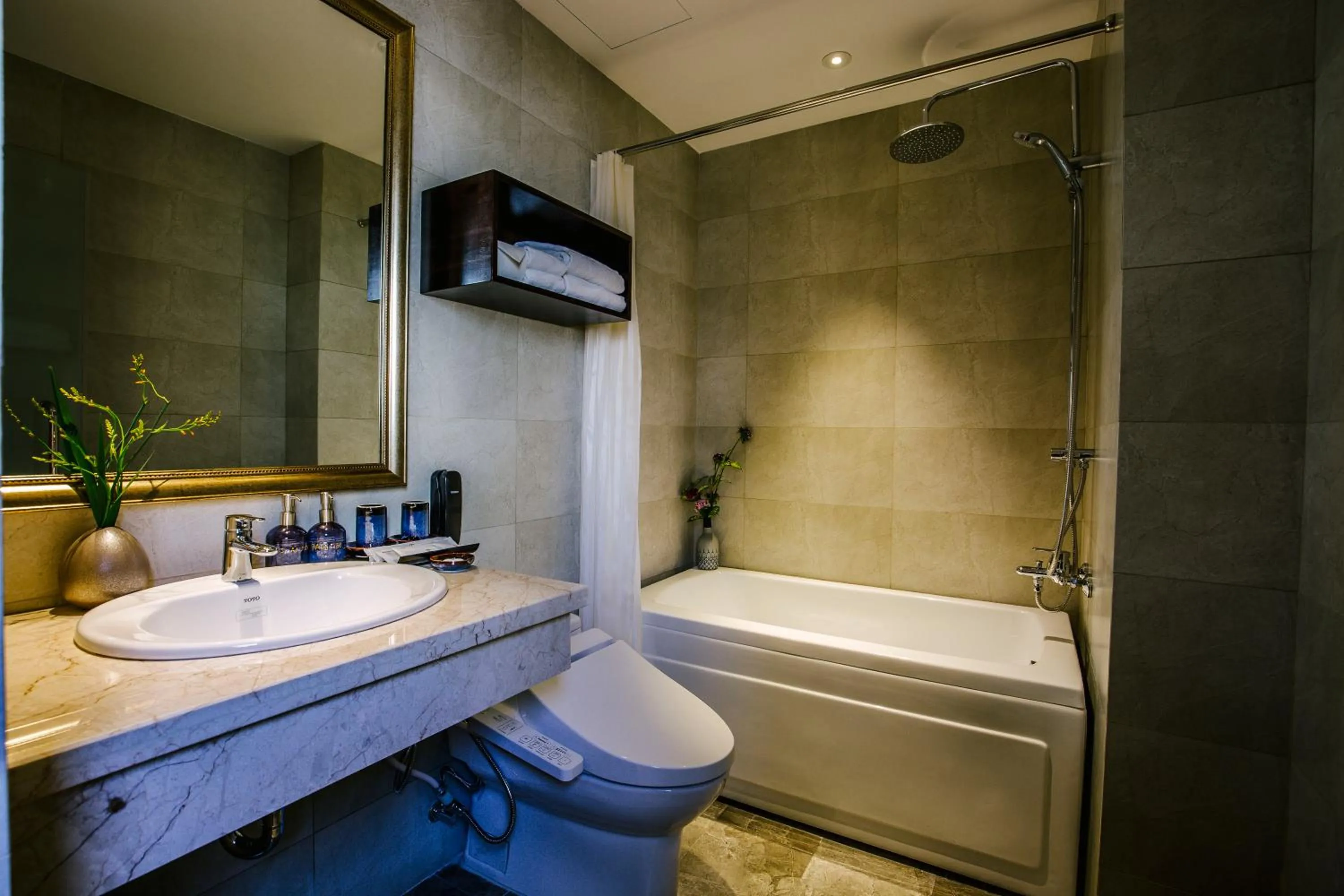 Toilet in Roseland Sweet Hotel