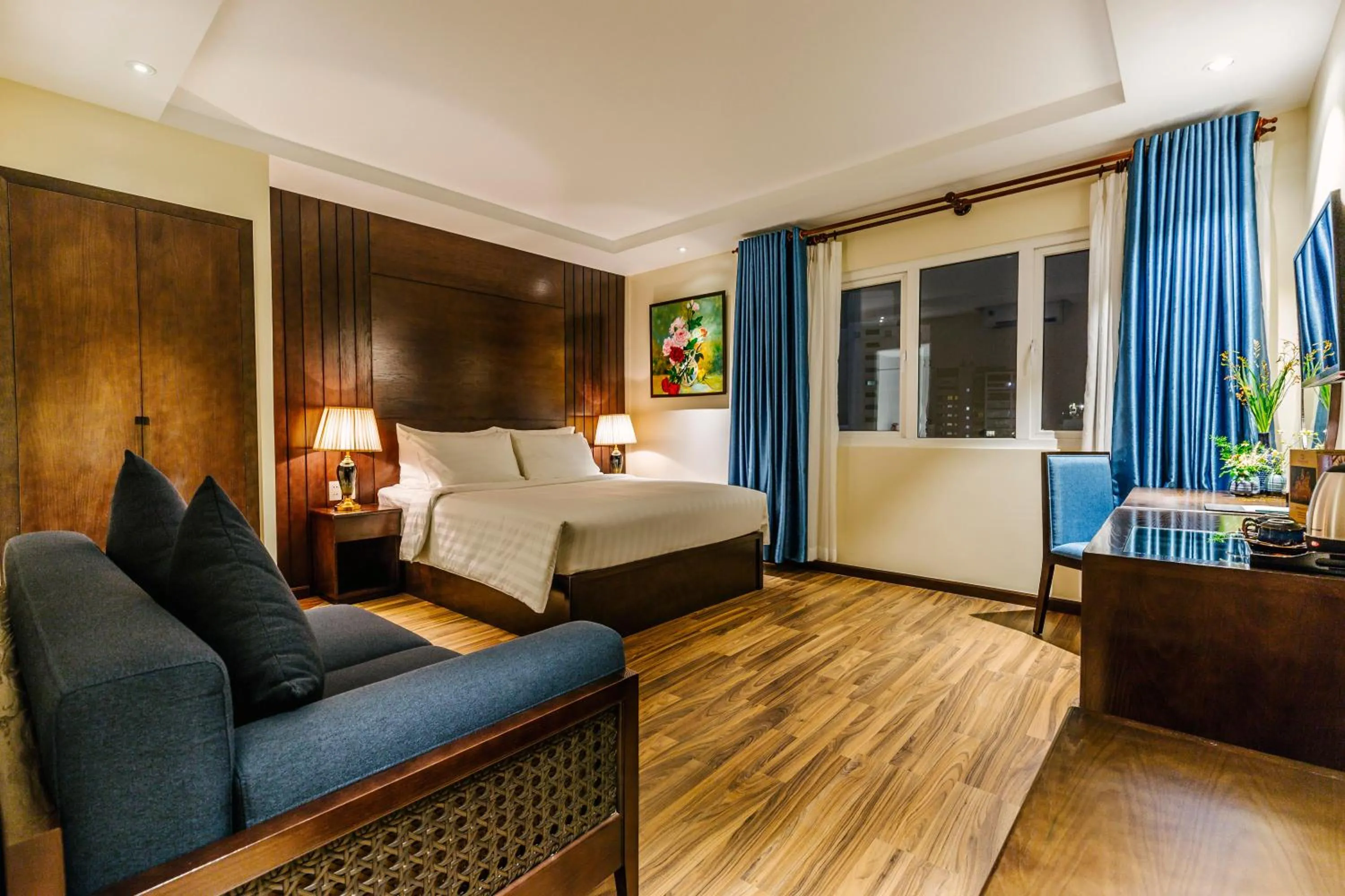 Photo of the whole room, Bed in Roseland Sweet Hotel