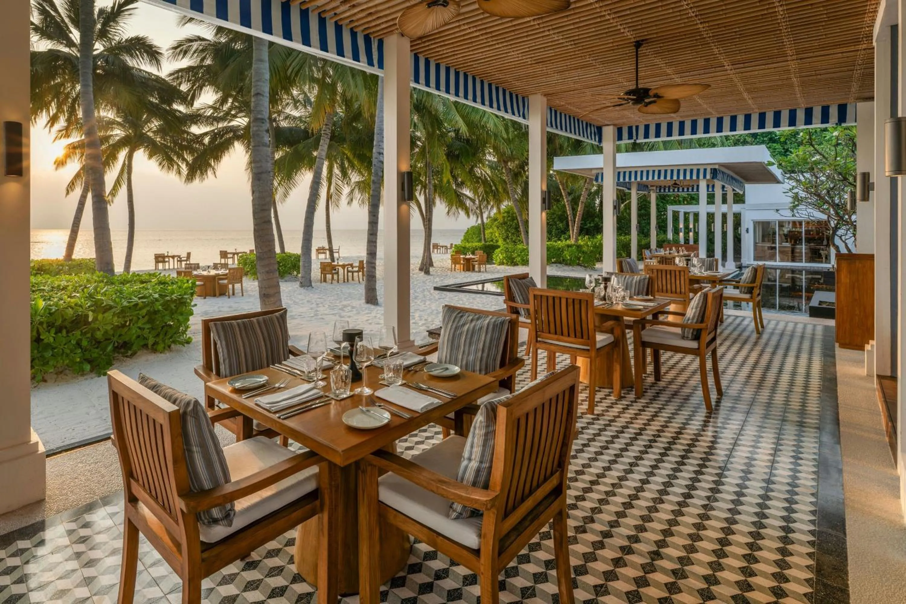 Restaurant/places to eat in The Halcyon Private Isles Maldives, Autograph Collection