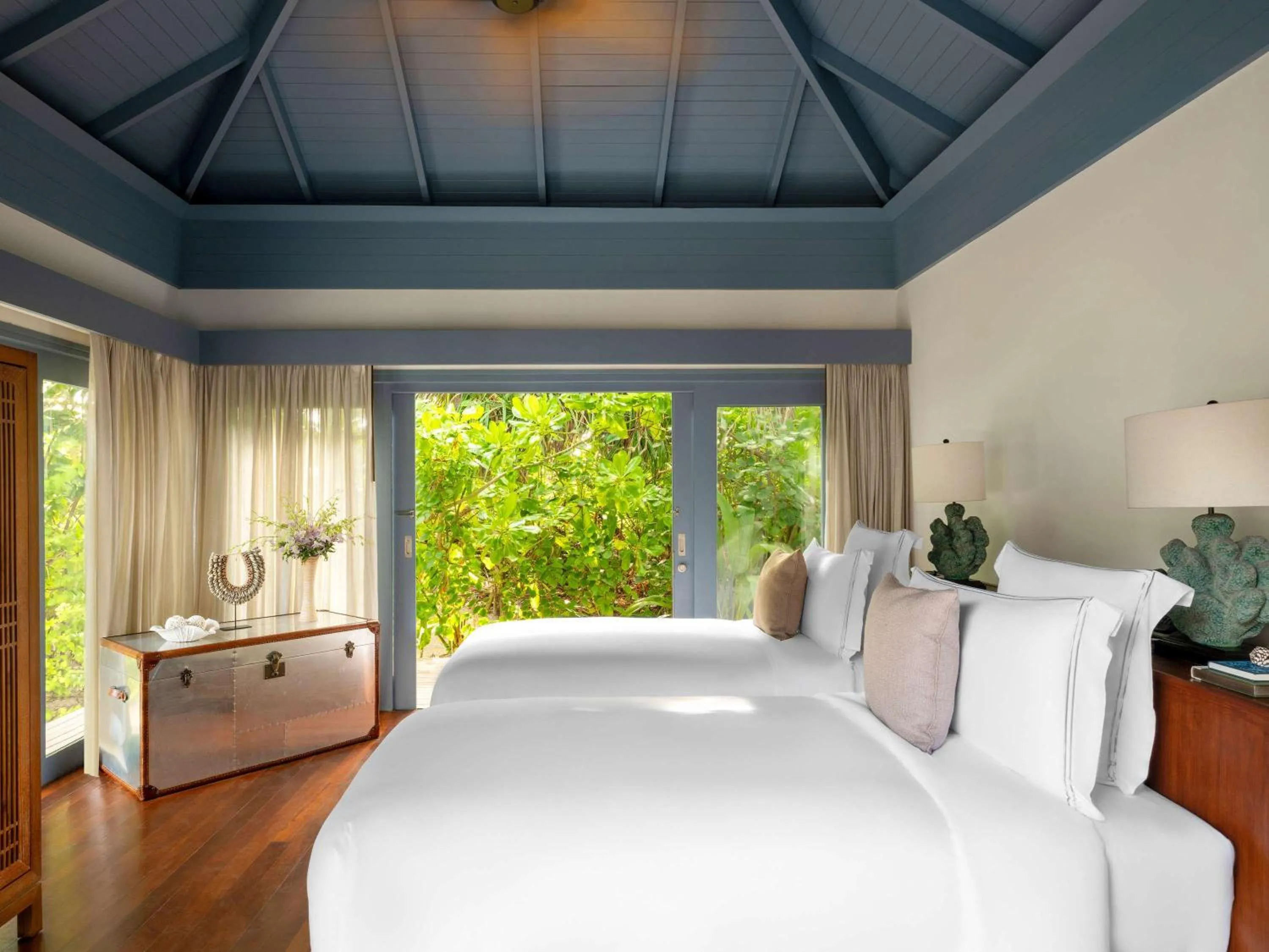 Bedroom, Bed in Raffles Maldives Meradhoo