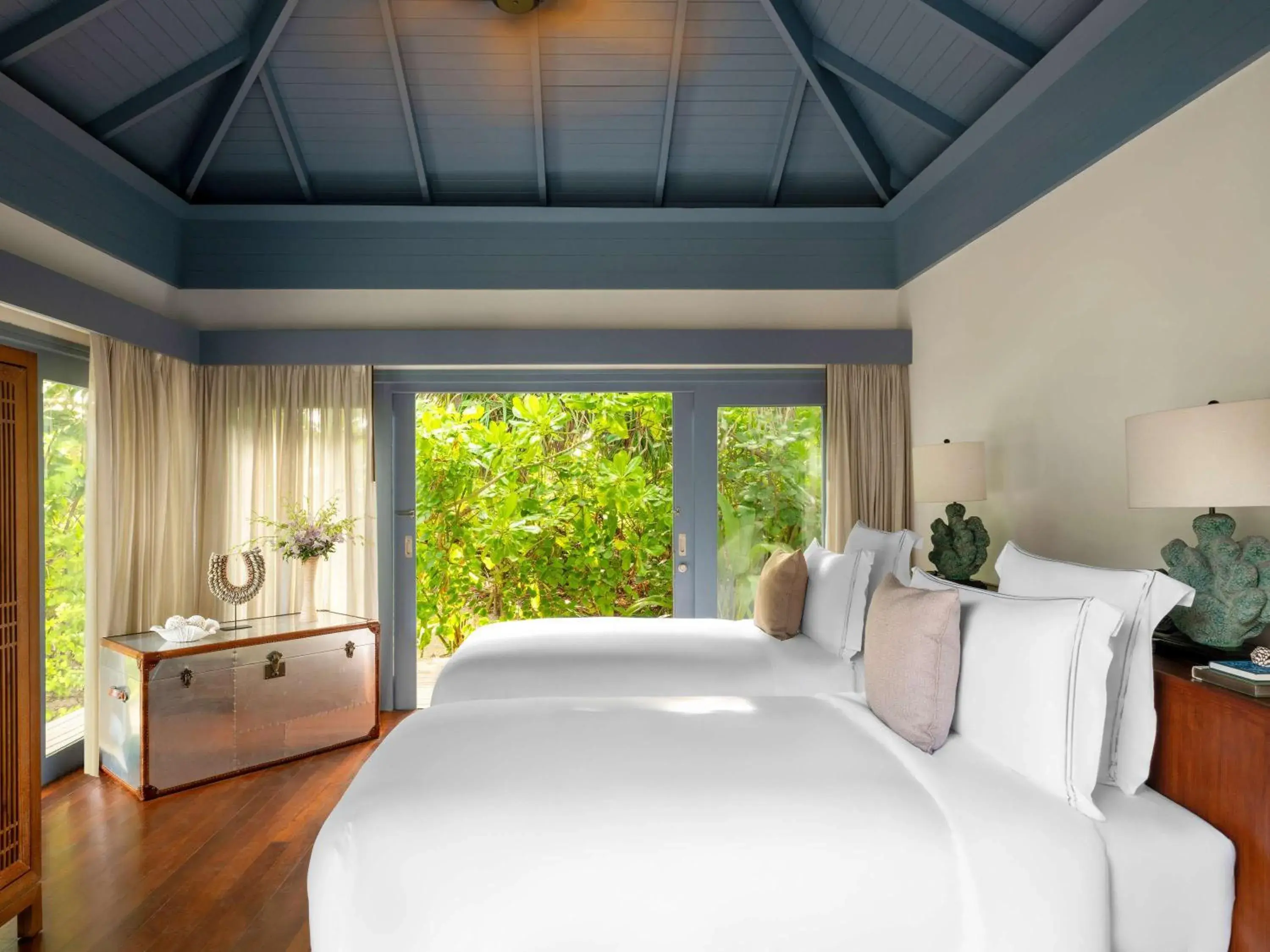 Bedroom, Bed in Raffles Maldives Meradhoo Bedroom, Bed in Raffles Maldives Meradhoo