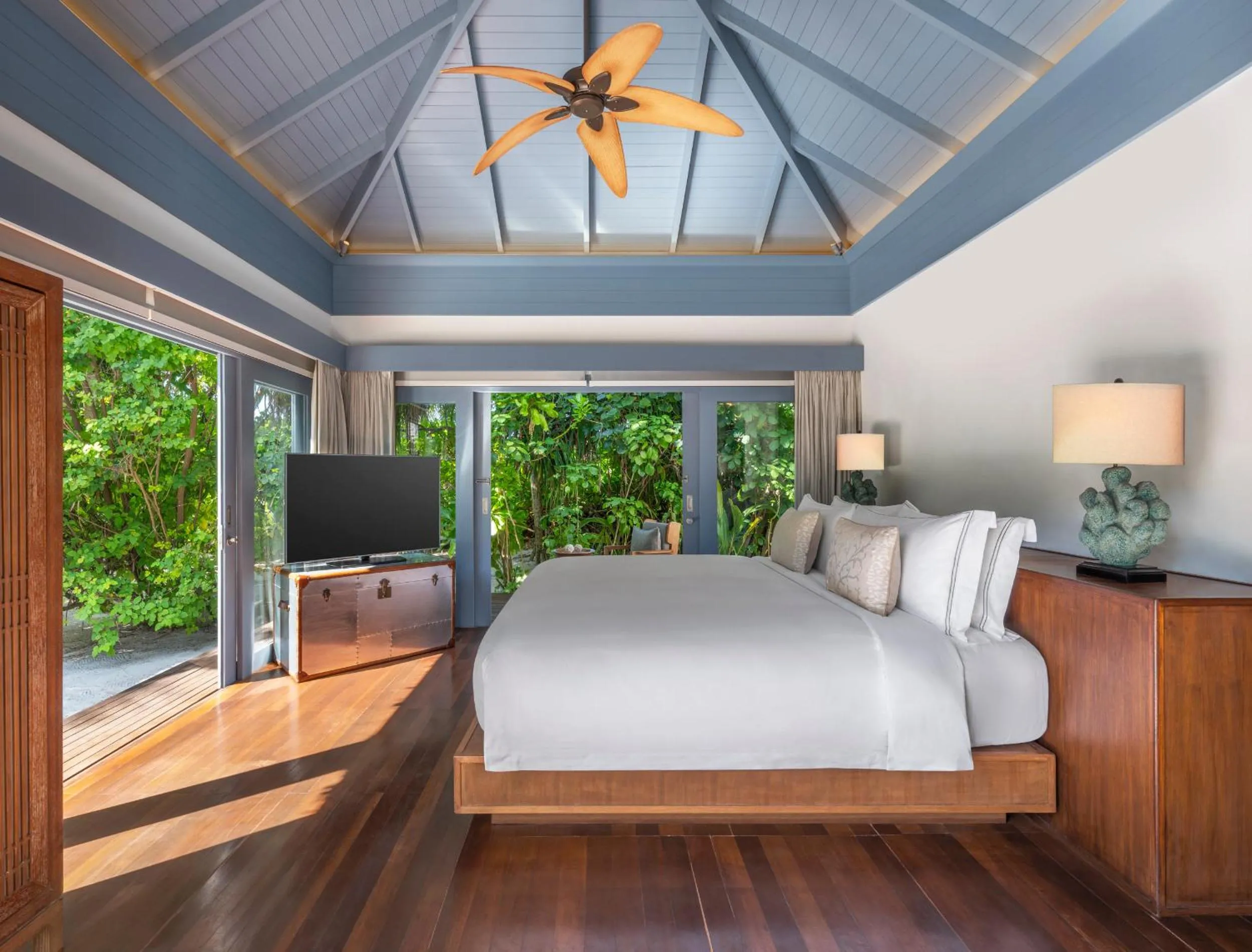 Bedroom, Bed in The Halcyon Private Isles Maldives, Autograph Collection