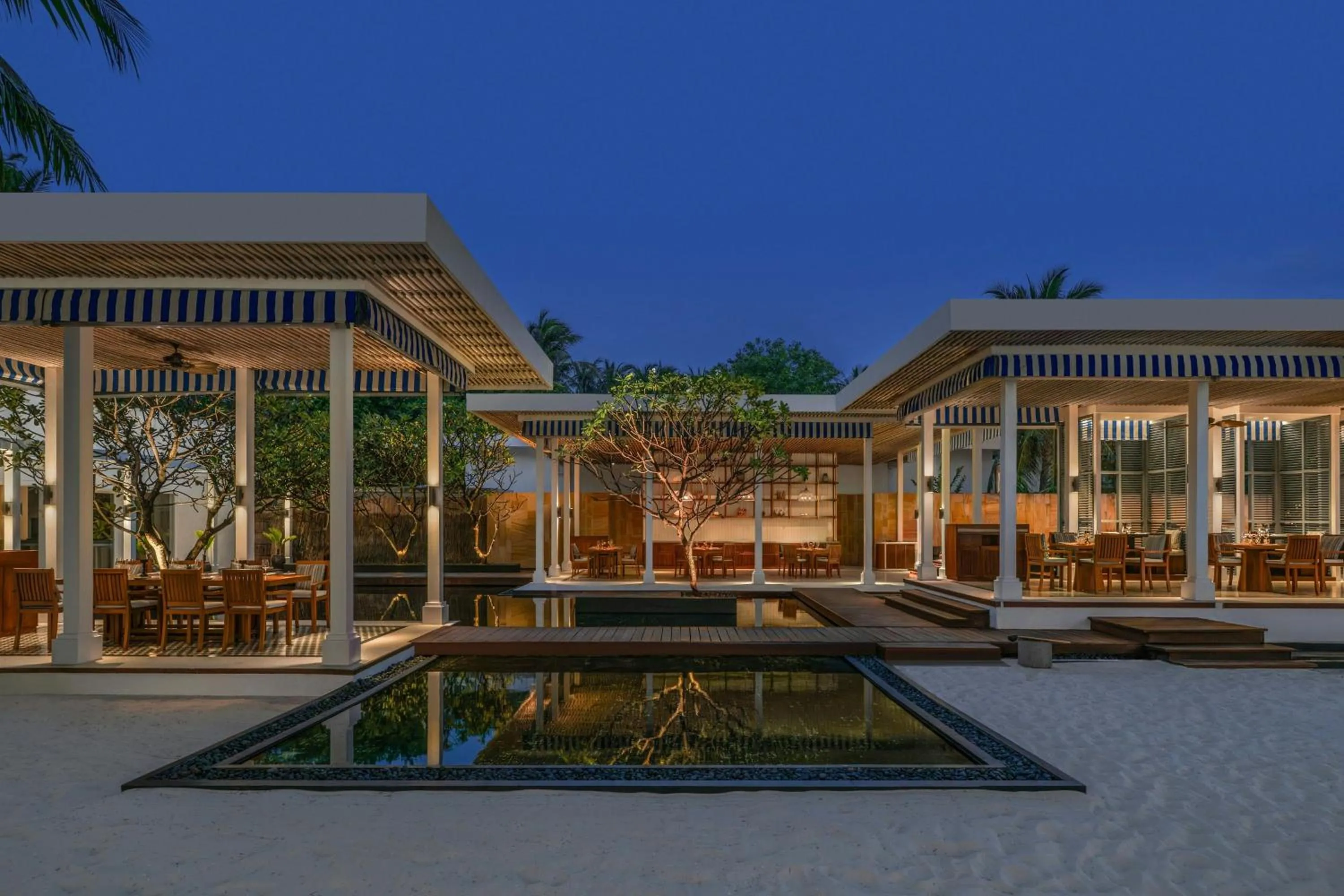 Restaurant/places to eat in The Halcyon Private Isles Maldives, Autograph Collection
