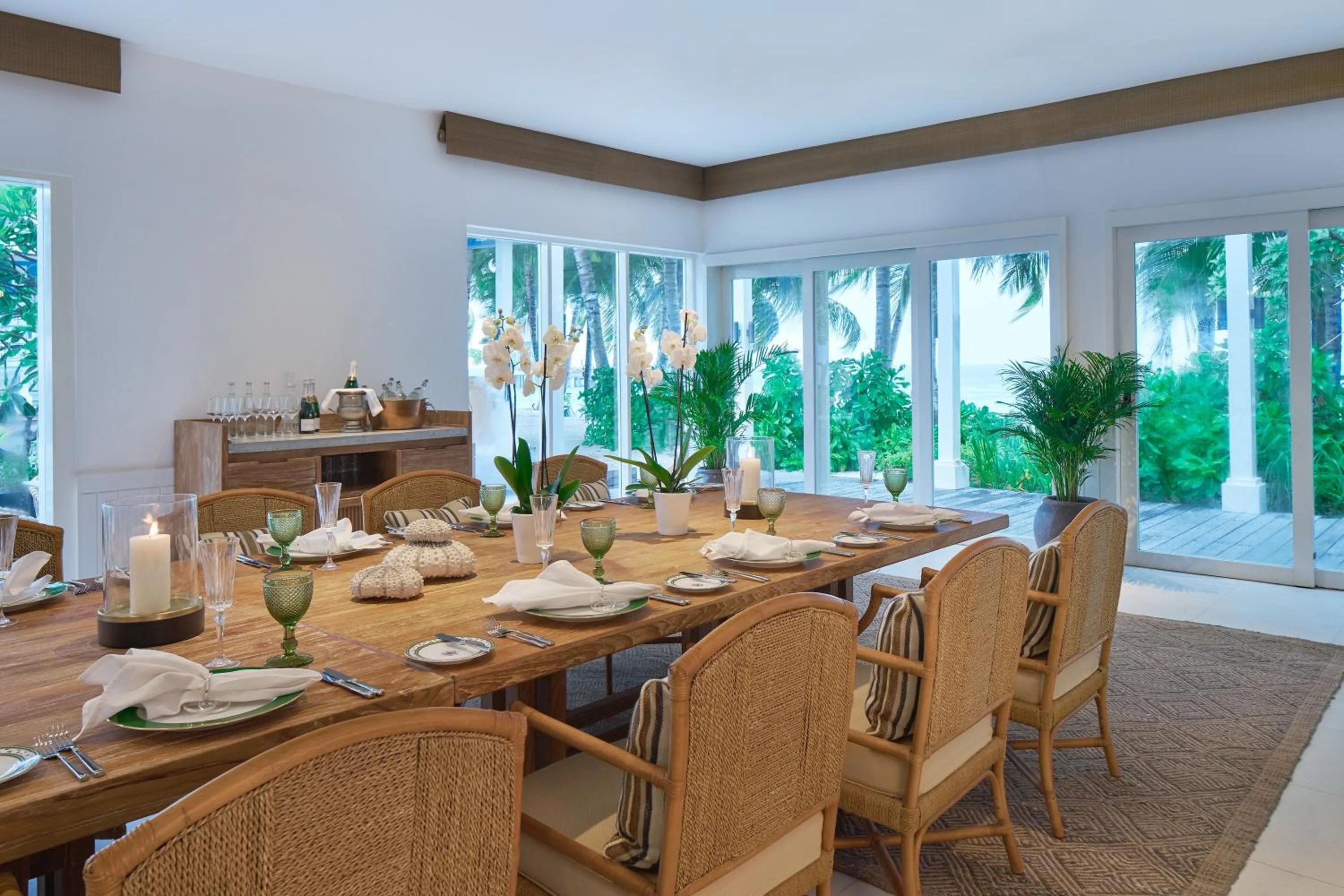 Dining area in Raffles Maldives Meradhoo