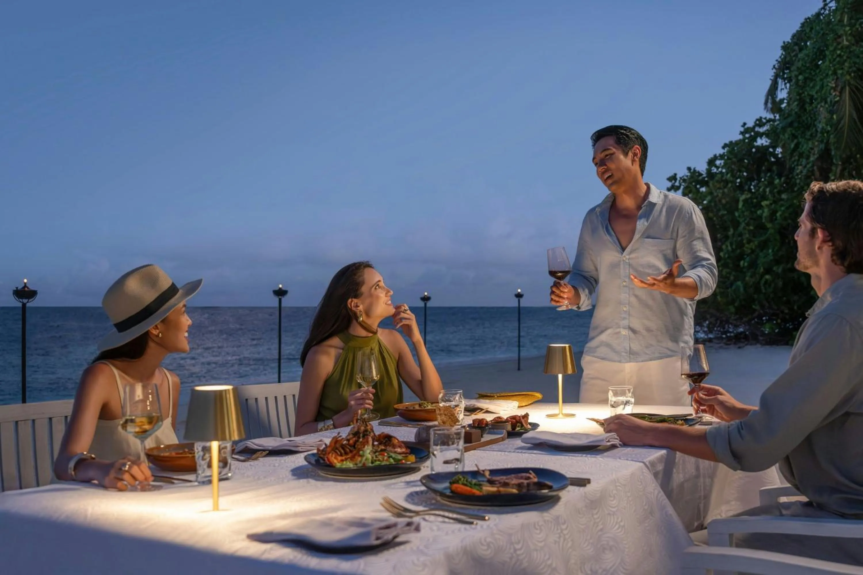 Restaurant/places to eat in The Halcyon Private Isles Maldives, Autograph Collection