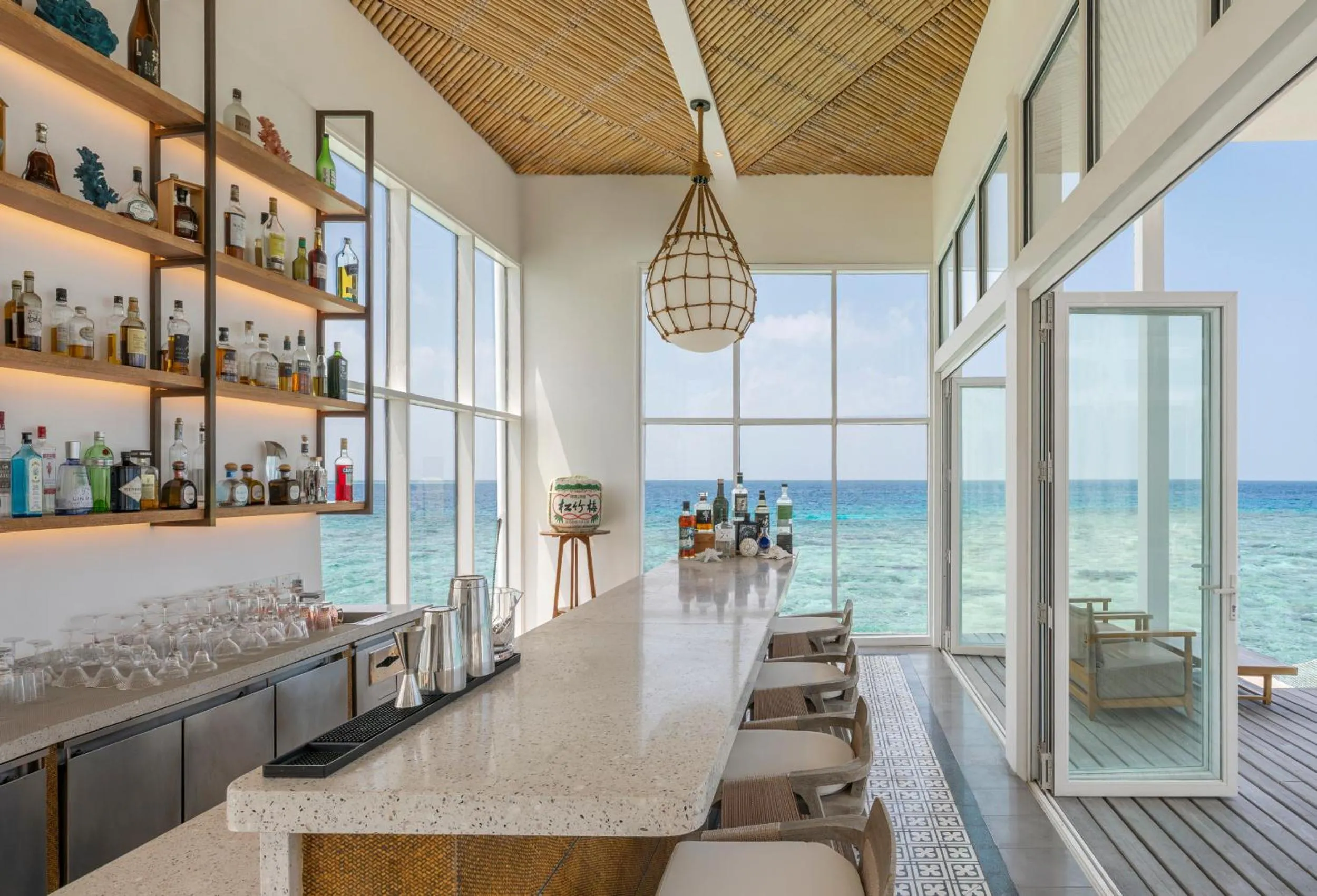 Lounge or bar in The Halcyon Private Isles Maldives, Autograph Collection