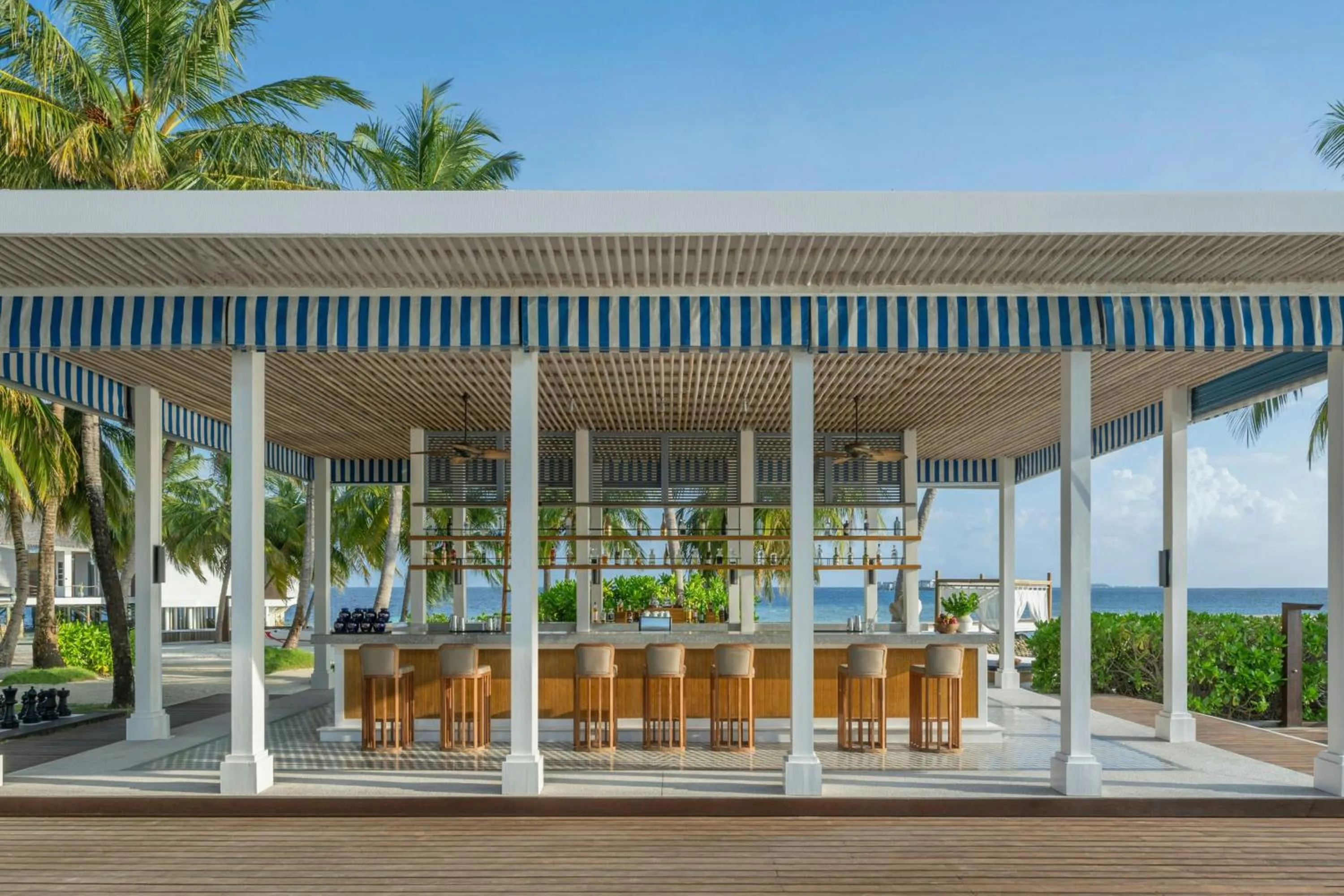 Lounge or bar in The Halcyon Private Isles Maldives, Autograph Collection
