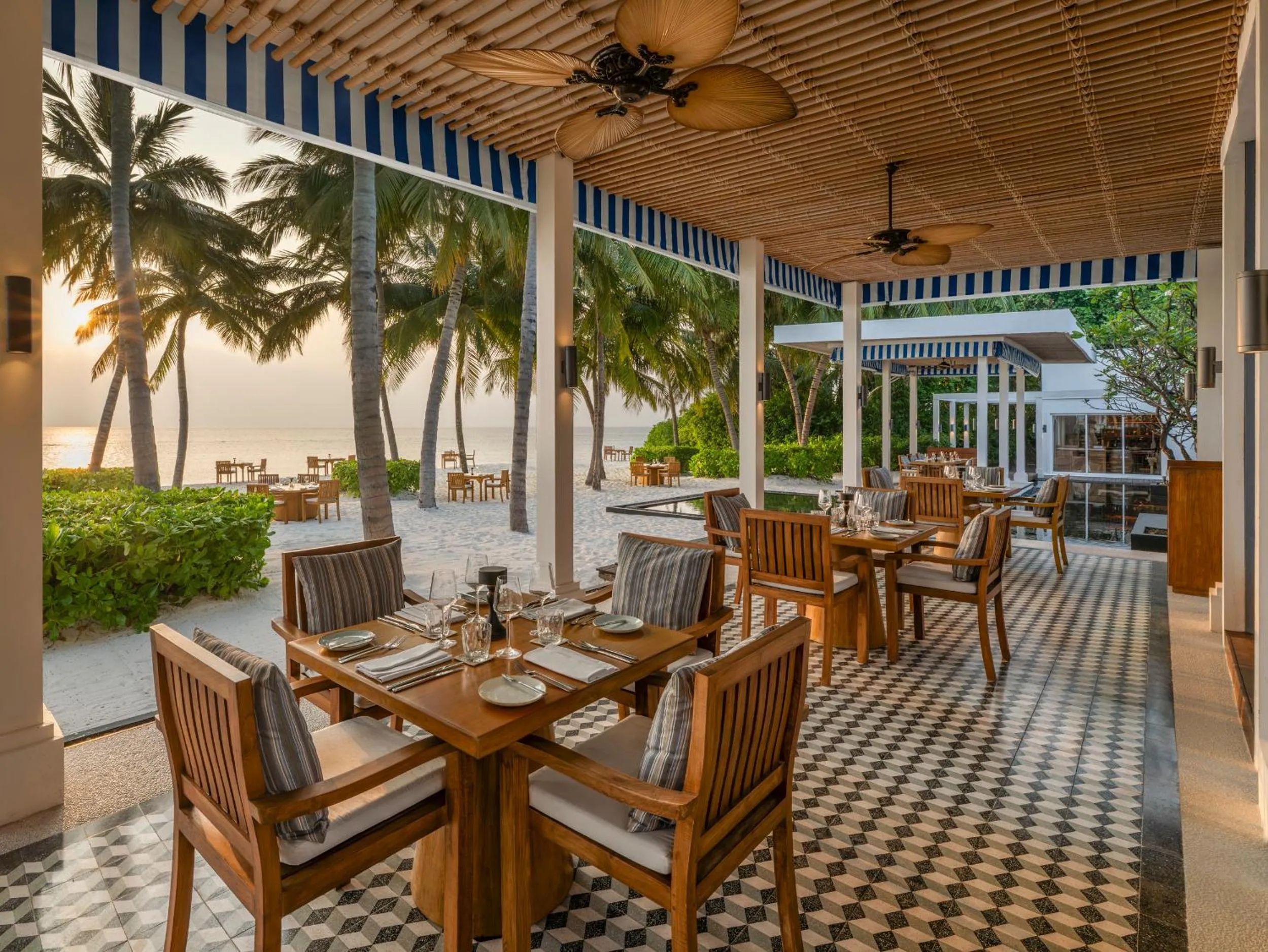 Restaurant/places to eat in The Halcyon Private Isles Maldives, Autograph Collection